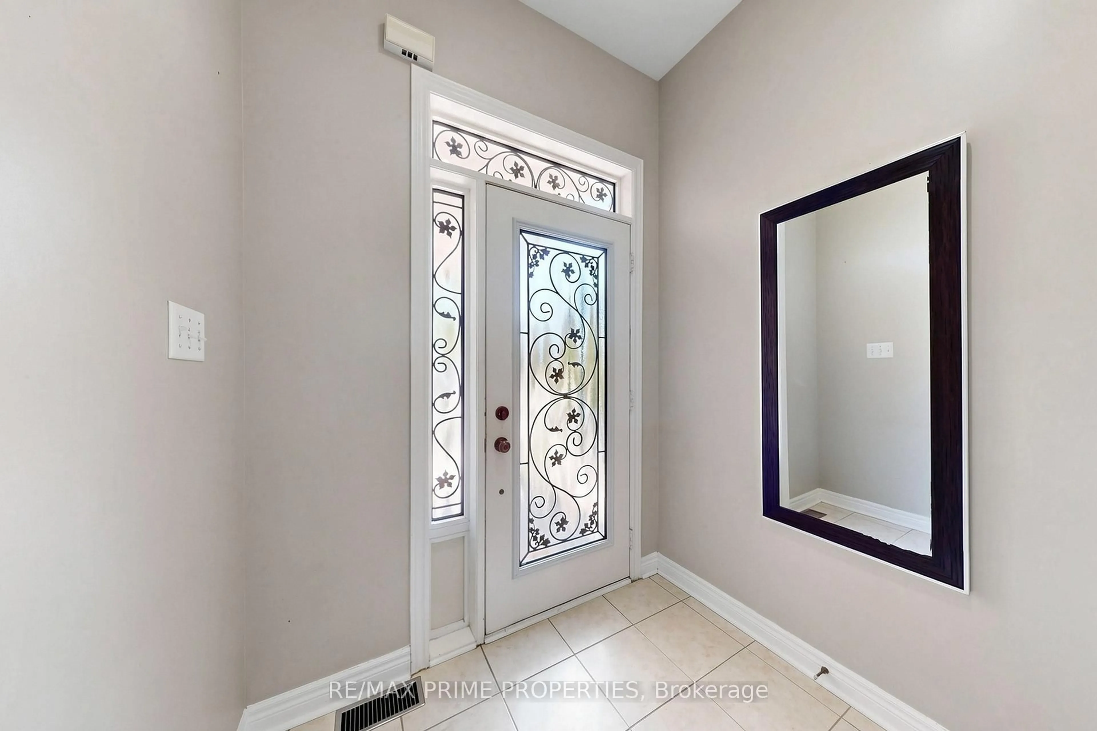 Indoor entryway for 68 Harbourtown Cres, Brampton Ontario L6V 4P5