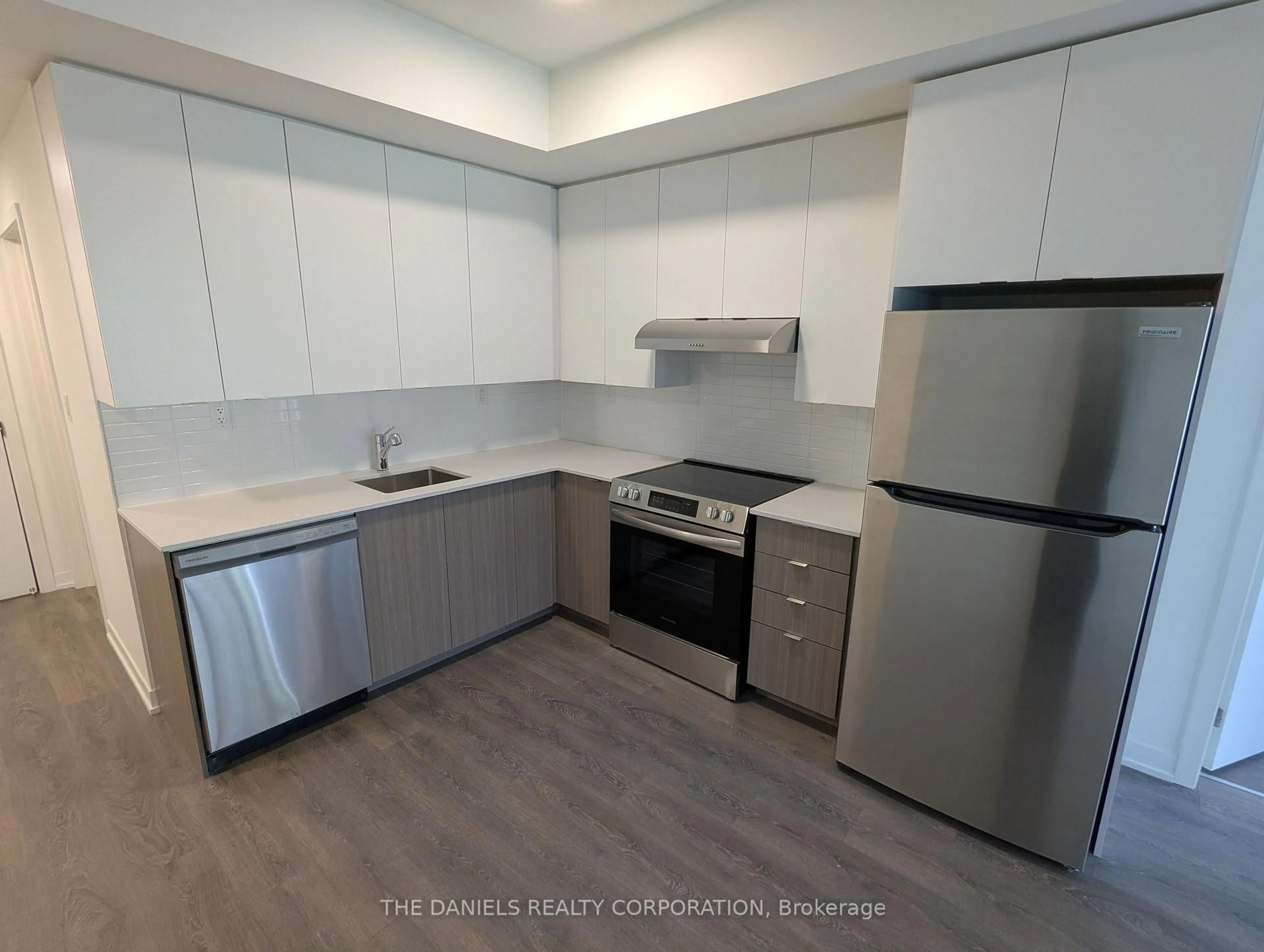 Standard kitchen, unknown for 135 Canon Jackson Dr #110, Toronto Ontario M6M 0C3
