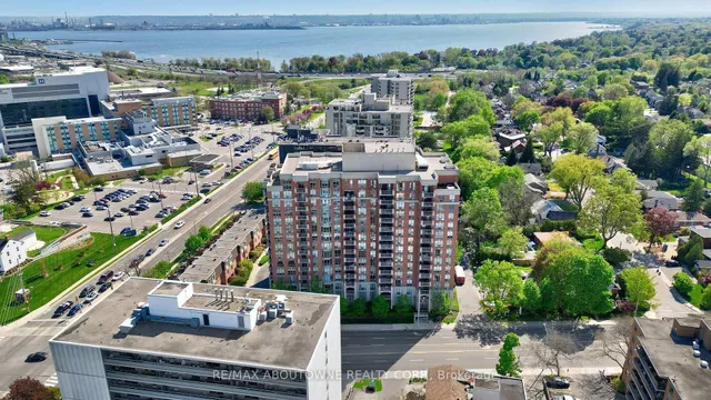 442 Maple Ave. Ave #606, Burlington 4