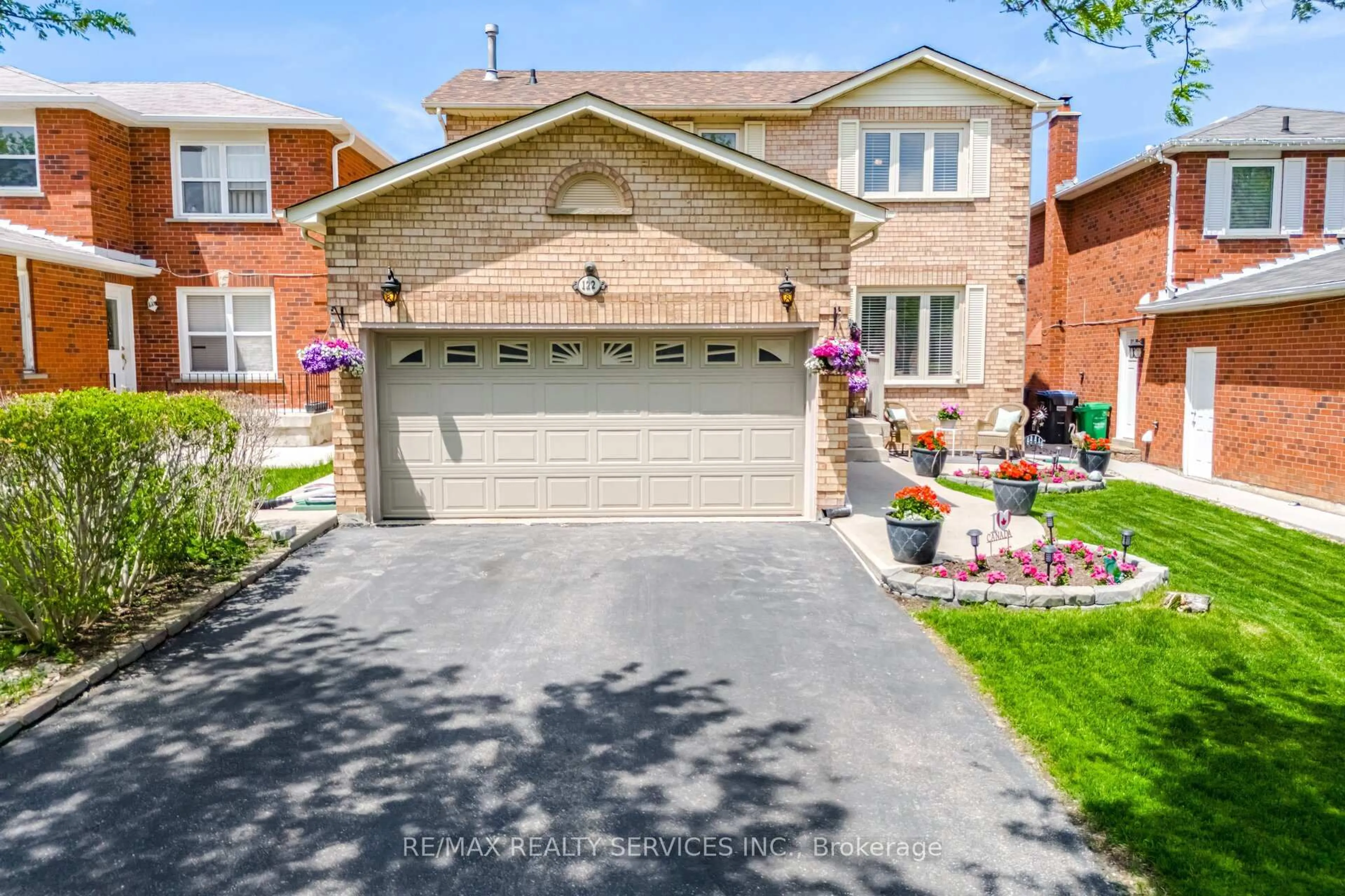 Home with brick exterior material, street for 122 Flowertown Ave, Brampton Ontario L6X 3Y6