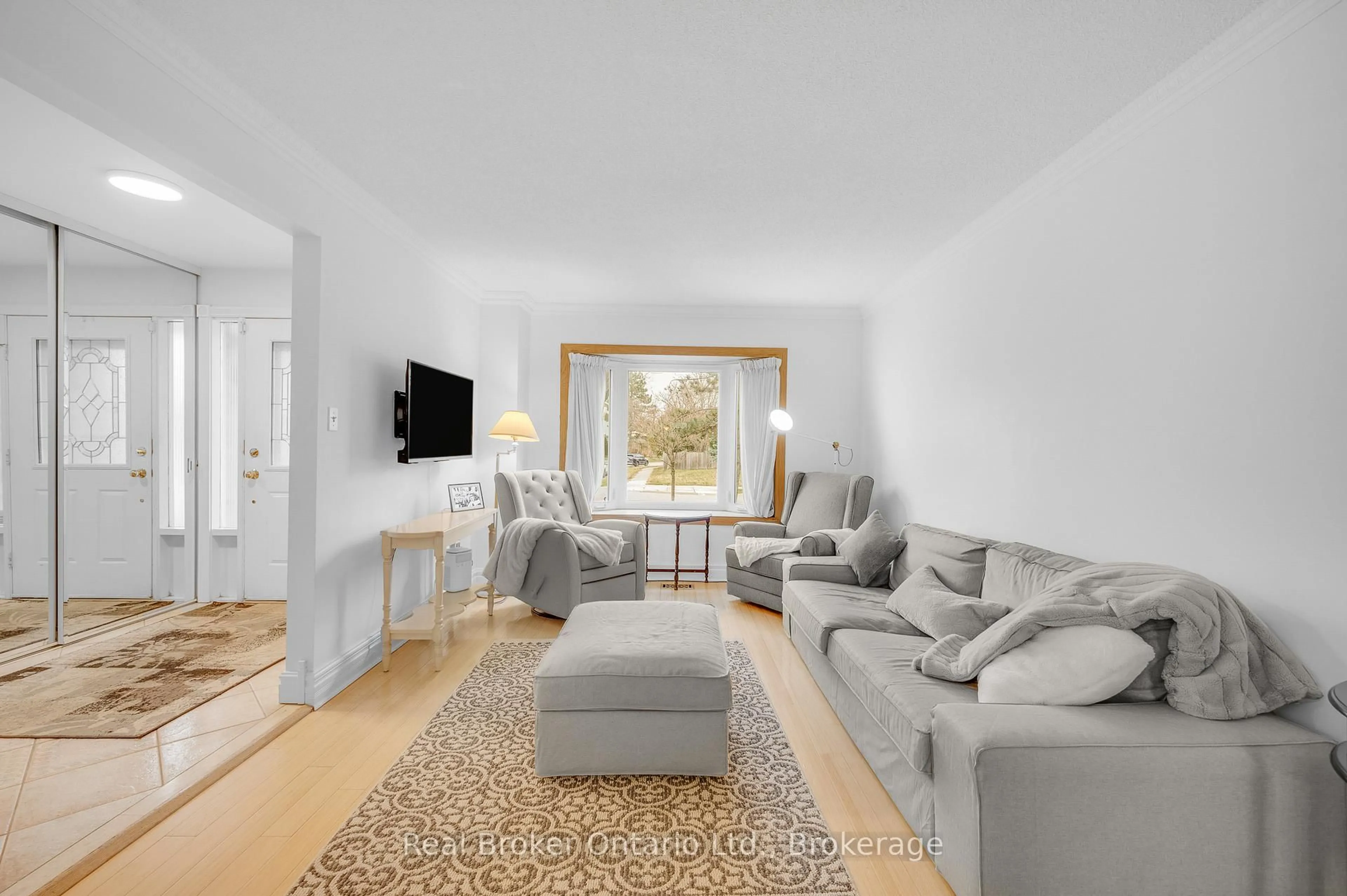 Living room with furniture, unknown for 6366 Miller's Grve, Mississauga Ontario L5N 3M7