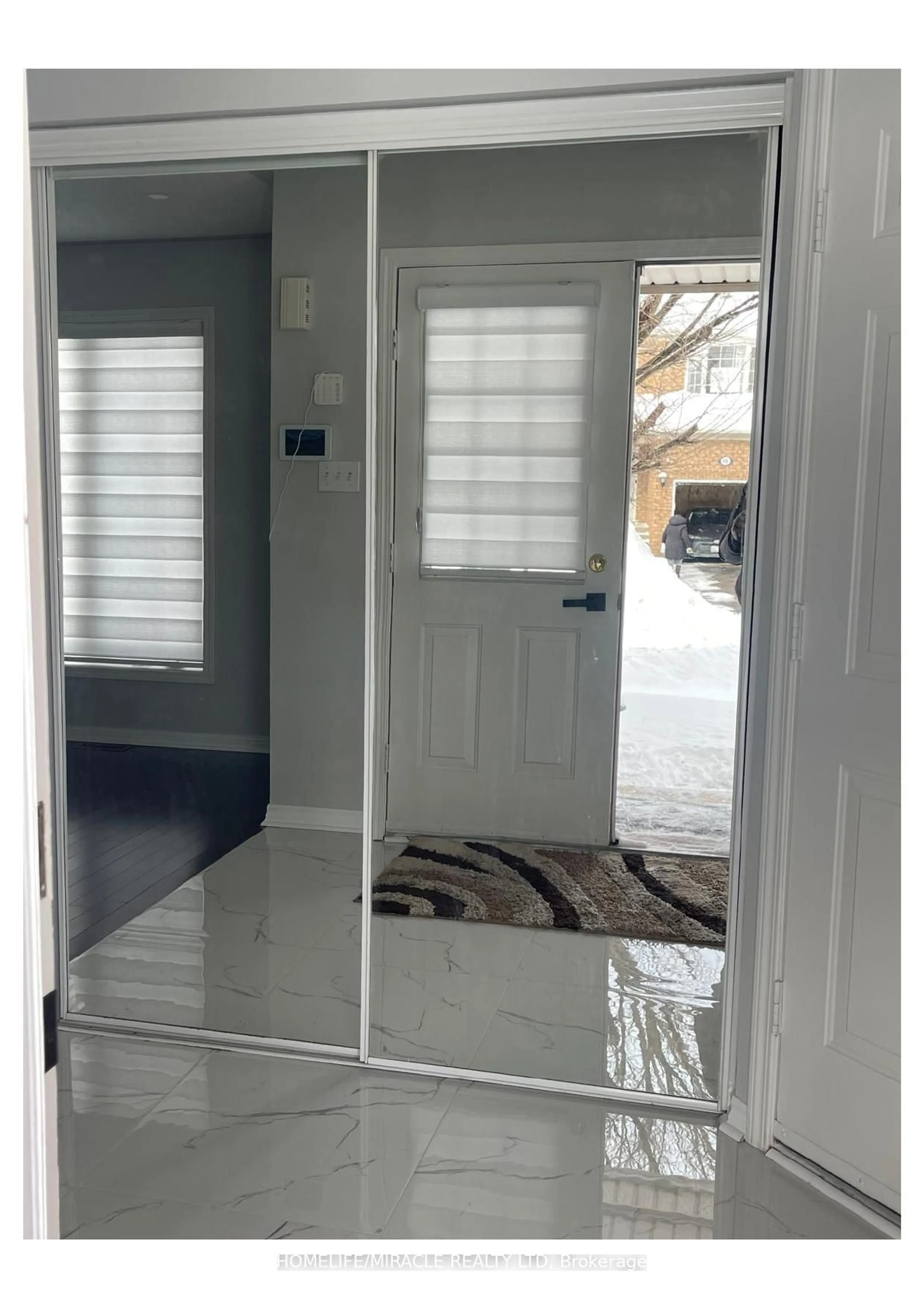 Indoor entryway for 55 Secord Cres, Brampton Ontario L6X 4Y8