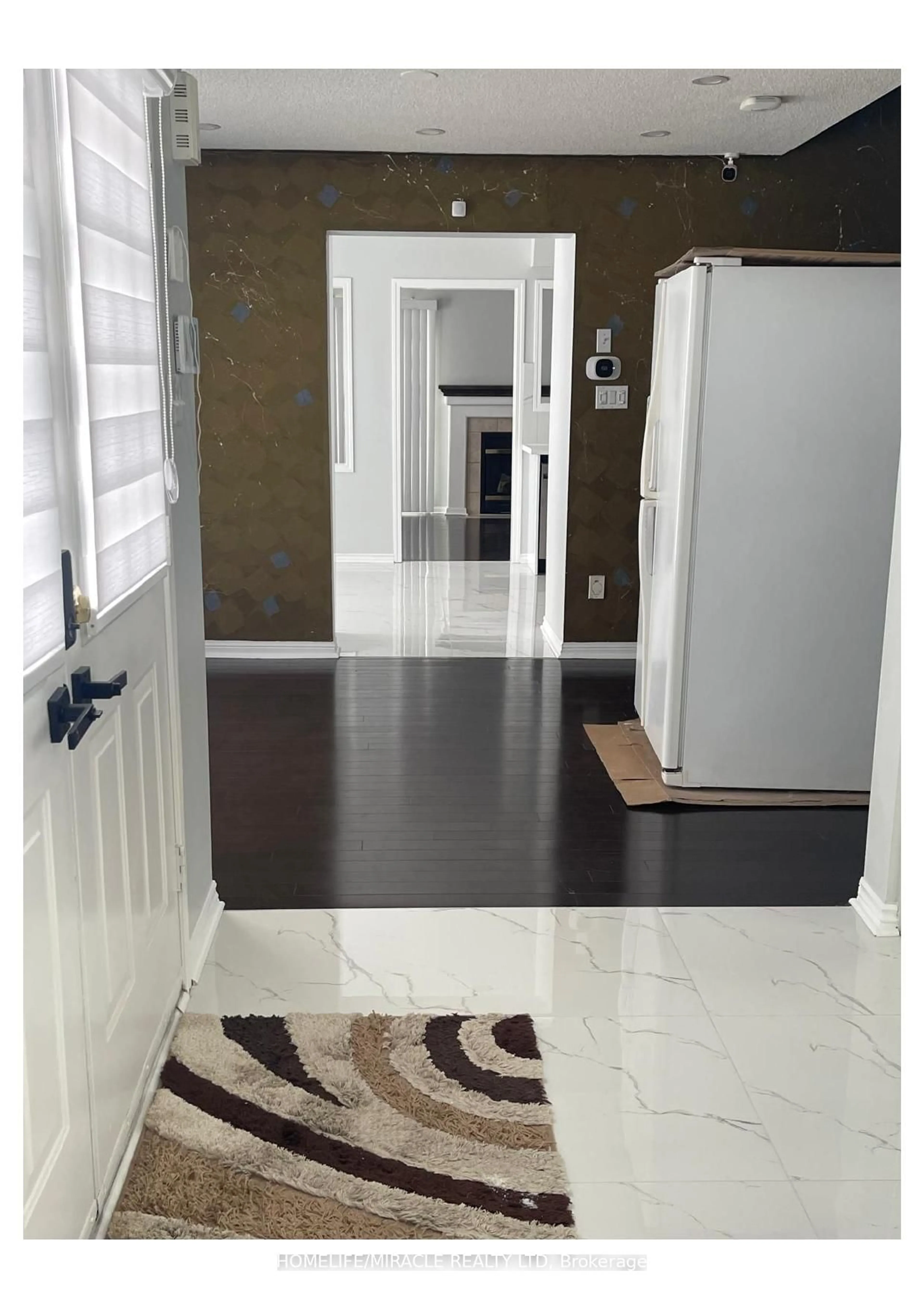 Indoor entryway for 55 Secord Cres, Brampton Ontario L6X 4Y8