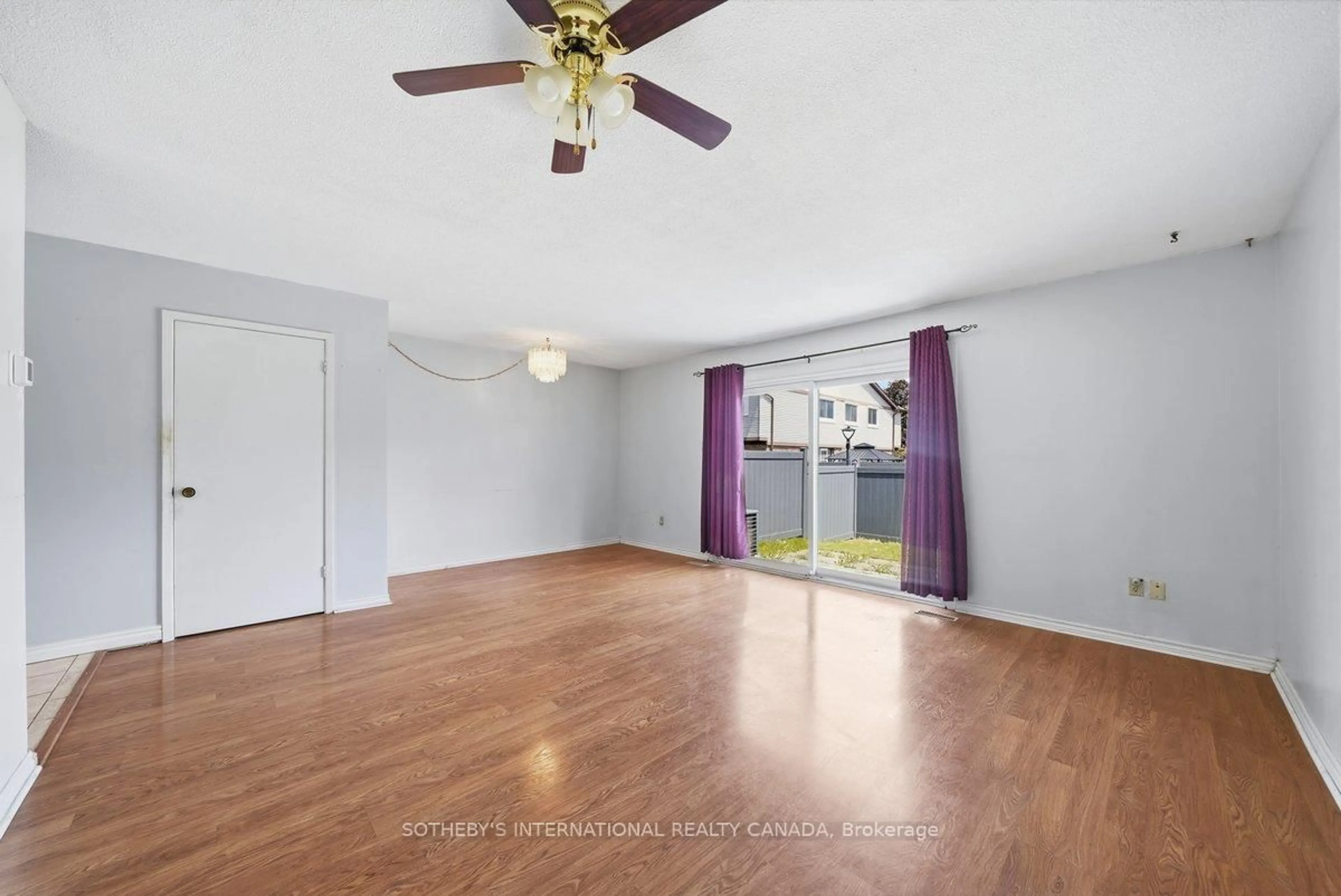 A pic of a room for 120 Falconer Dr #34, Mississauga Ontario L5N 1P5