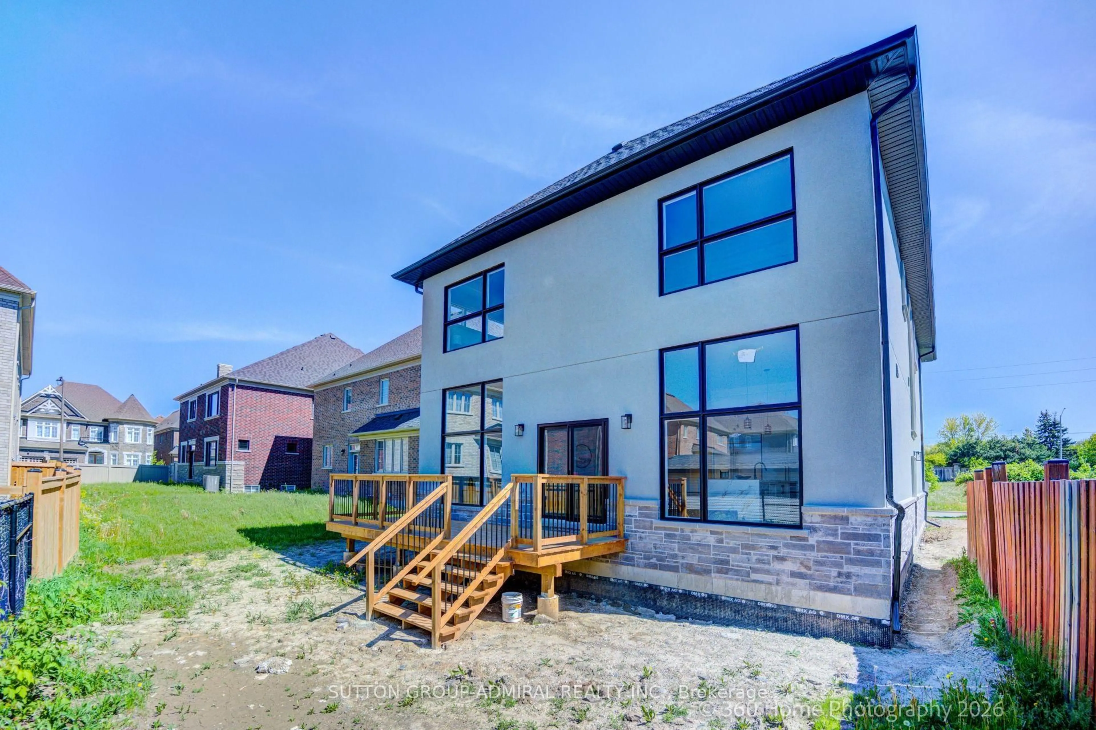A pic from outside/outdoor area/front of a property/back of a property/a pic from drone, building for 26 Valleywest Rd, Brampton Ontario L6P 4R5