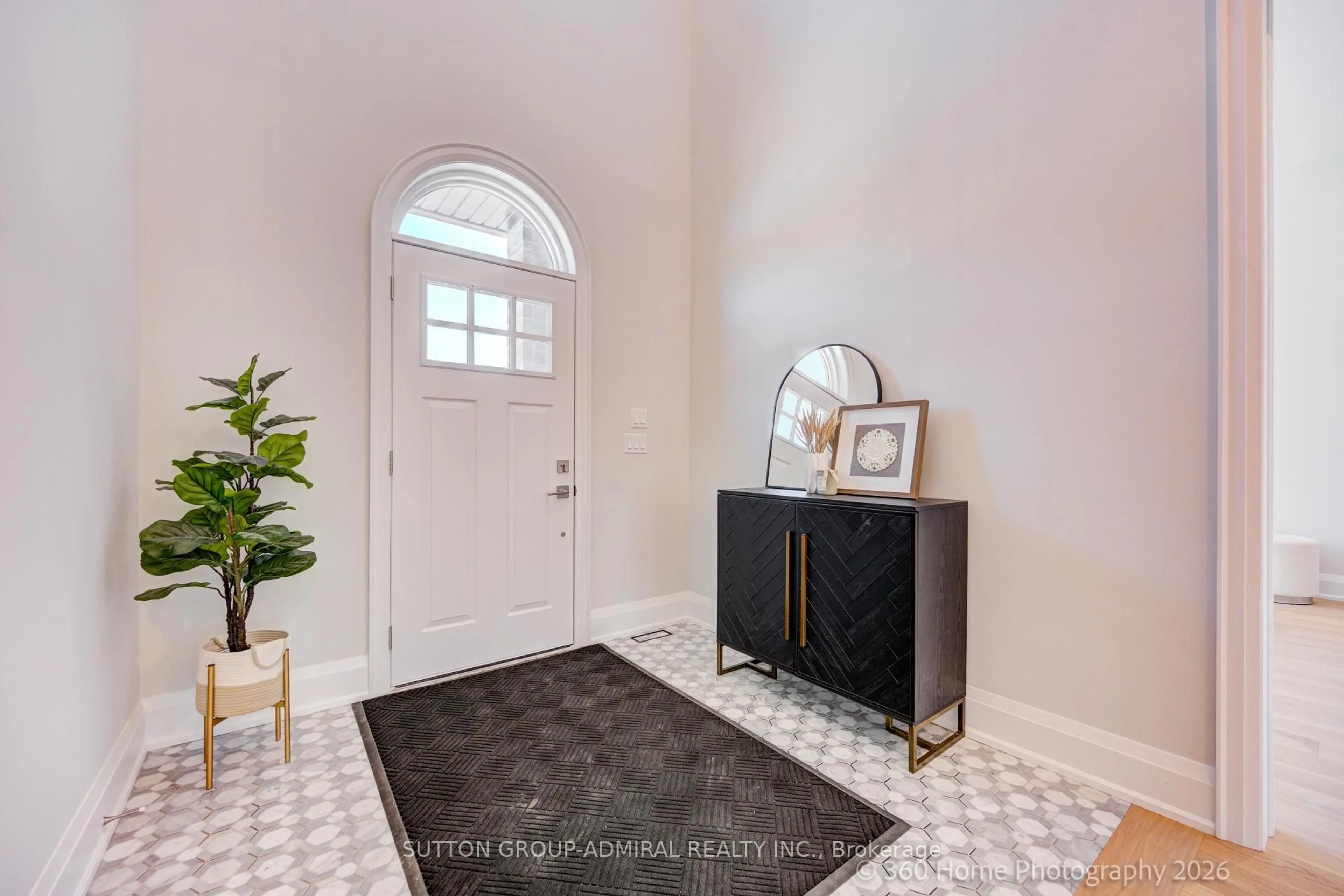 Indoor entryway for 26 Valleywest Rd, Brampton Ontario L6P 4R5