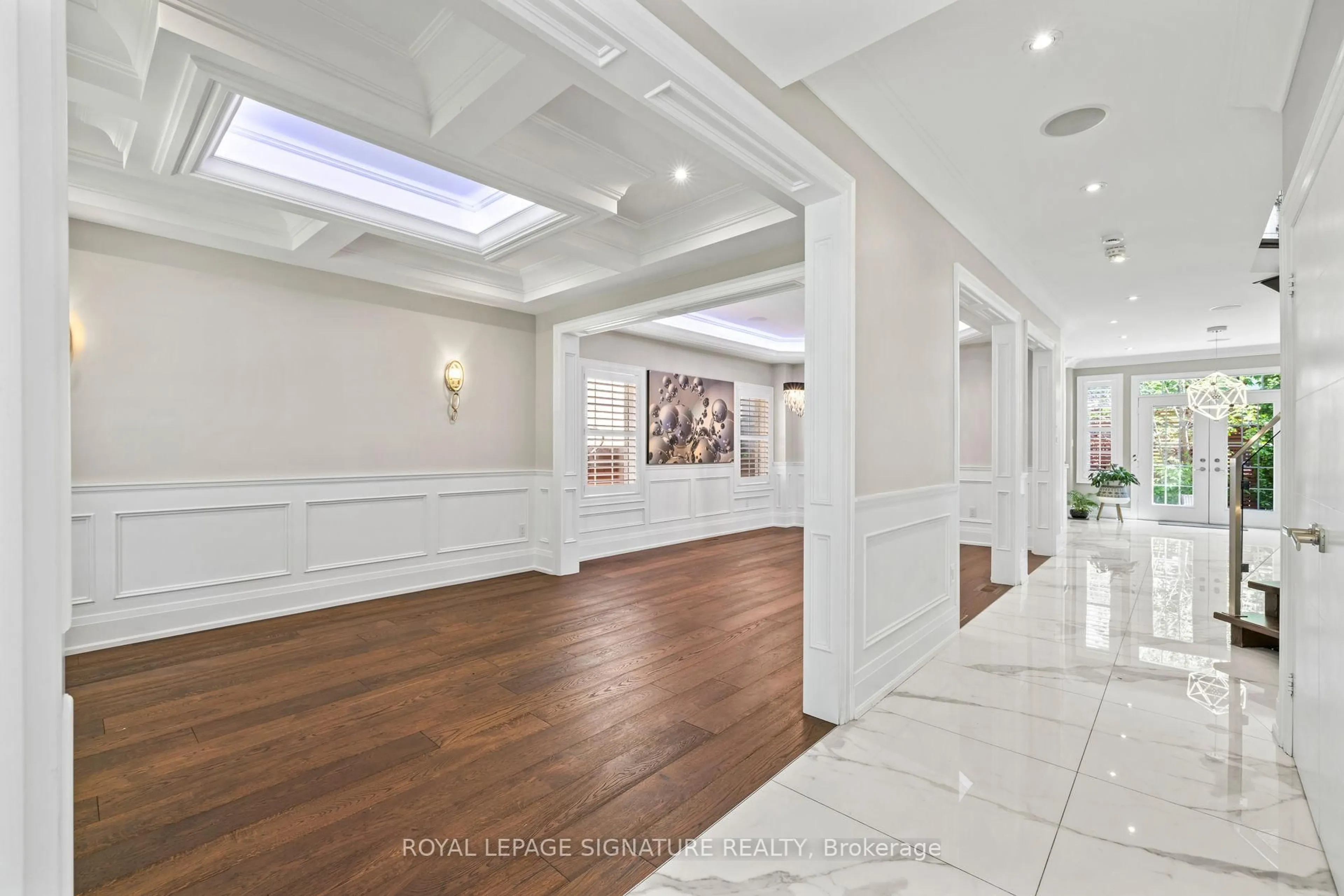 Indoor foyer for 2480 Upper Valley Cres, Oakville Ontario L6H 7P2