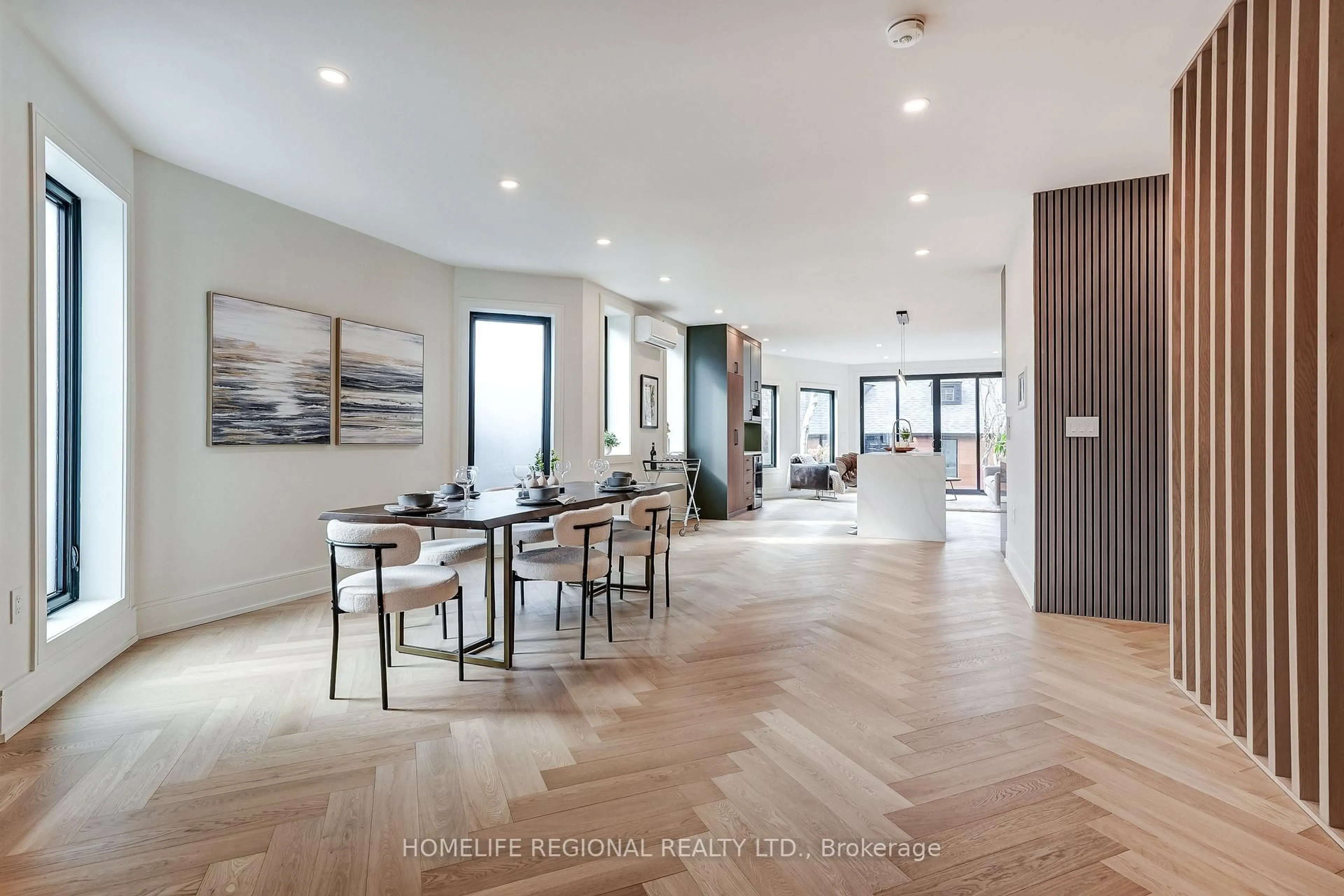 Indoor foyer for 12 Macdonell Ave, Toronto Ontario M6R 2A2