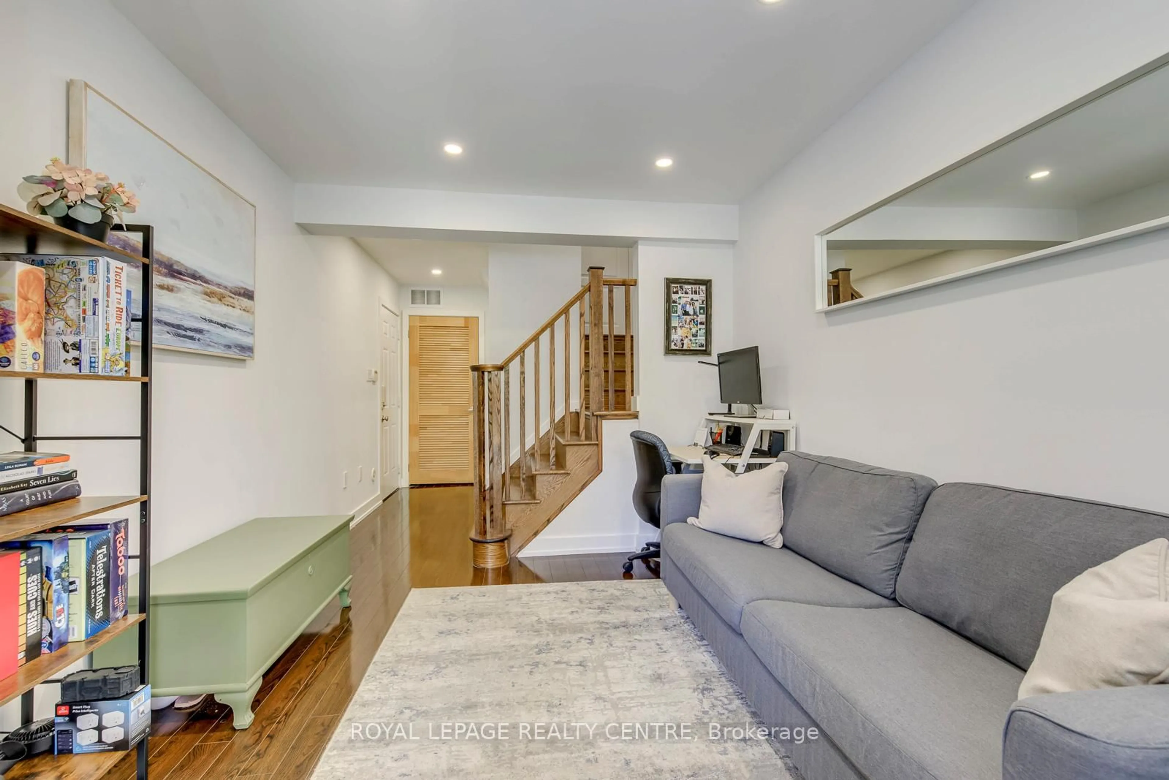 Living room with furniture, unknown for 519 Cavanagh Lane, Milton Ontario L9T 8G4