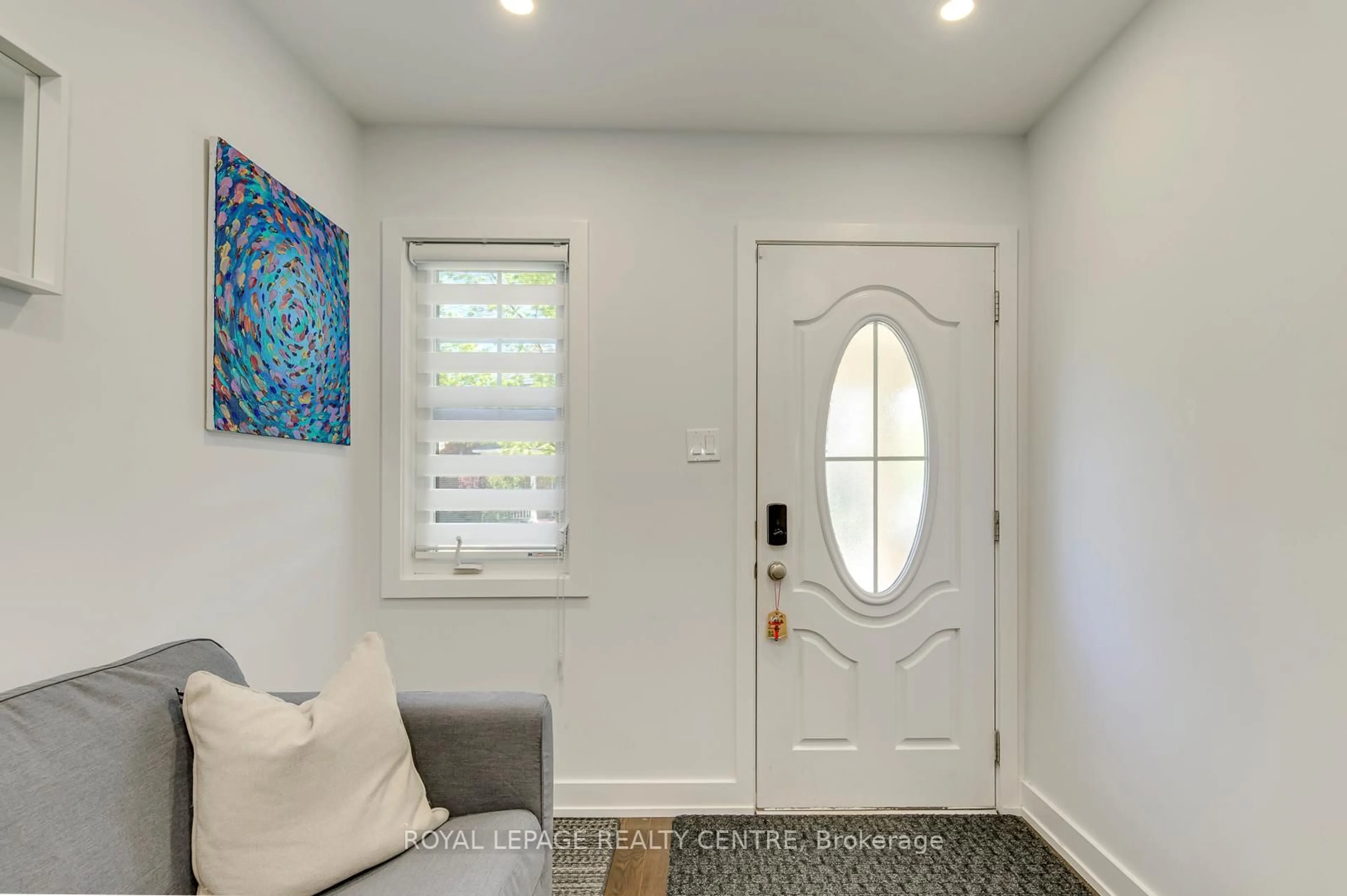 Indoor entryway for 519 Cavanagh Lane, Milton Ontario L9T 8G4
