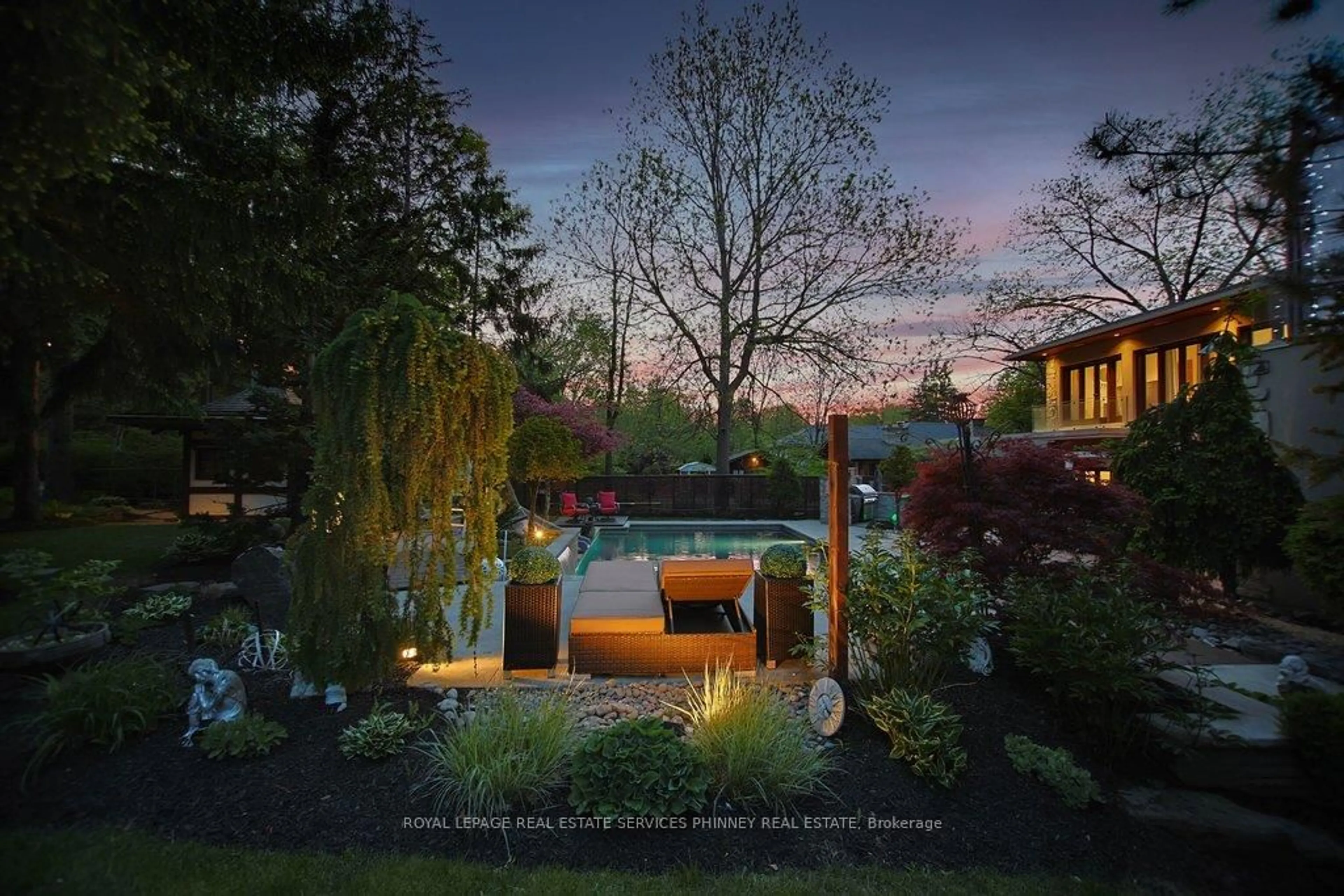 Patio, water/lake/river/ocean view for 1188 Birchview Dr, Mississauga Ontario L5H 3C8