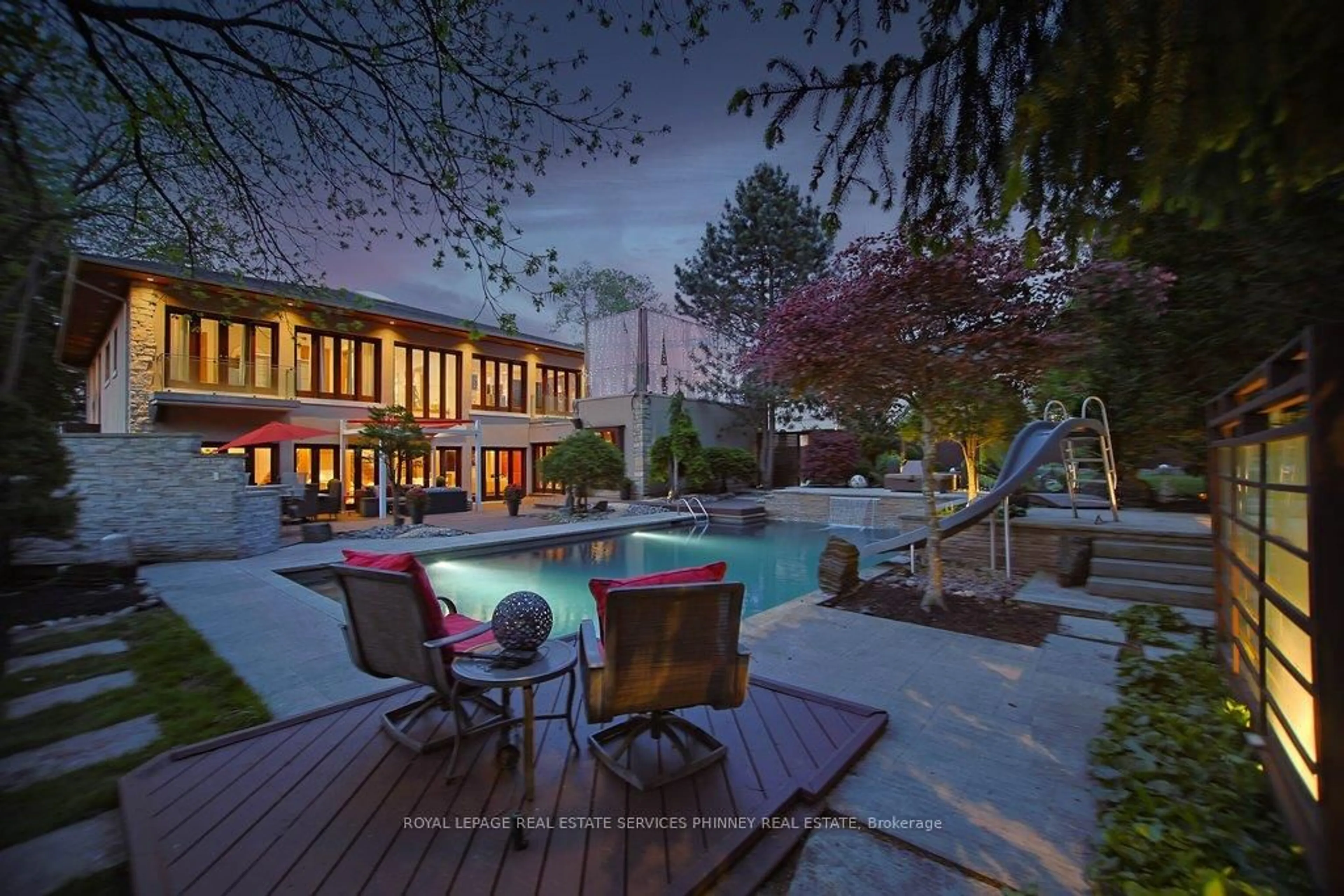 Patio, street for 1188 Birchview Dr, Mississauga Ontario L5H 3C8