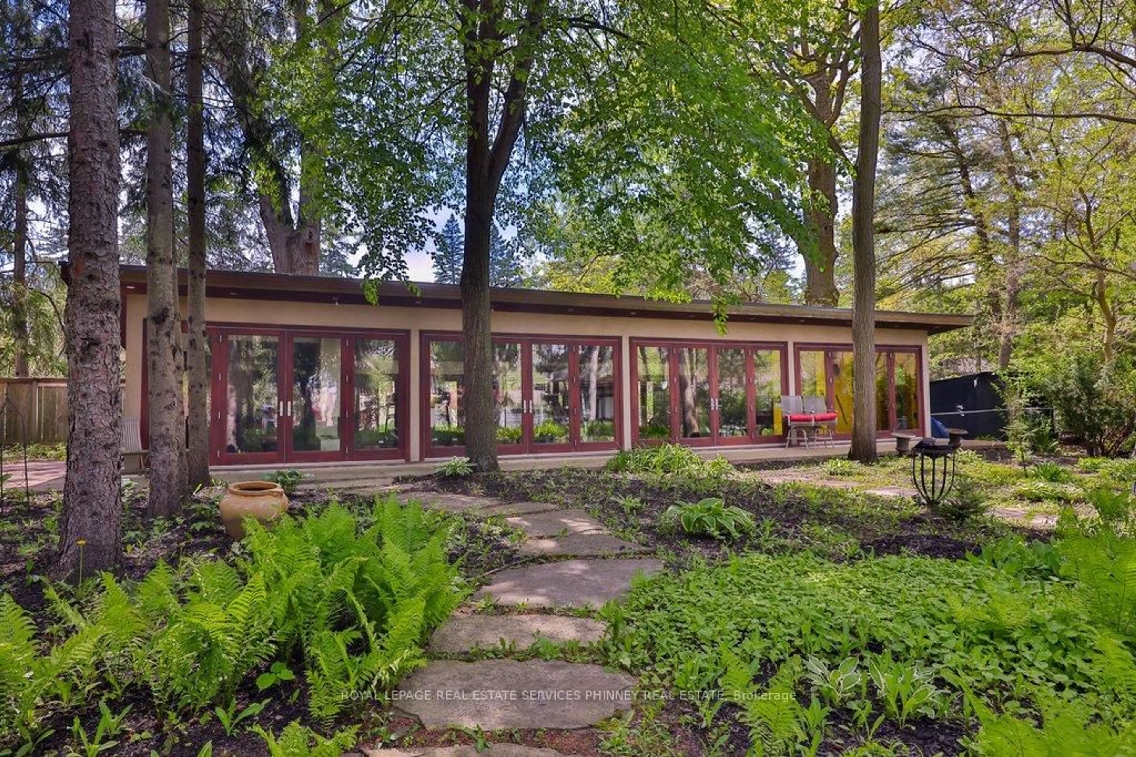 Patio, forest/trees view for 1188 Birchview Dr, Mississauga Ontario L5H 3C8