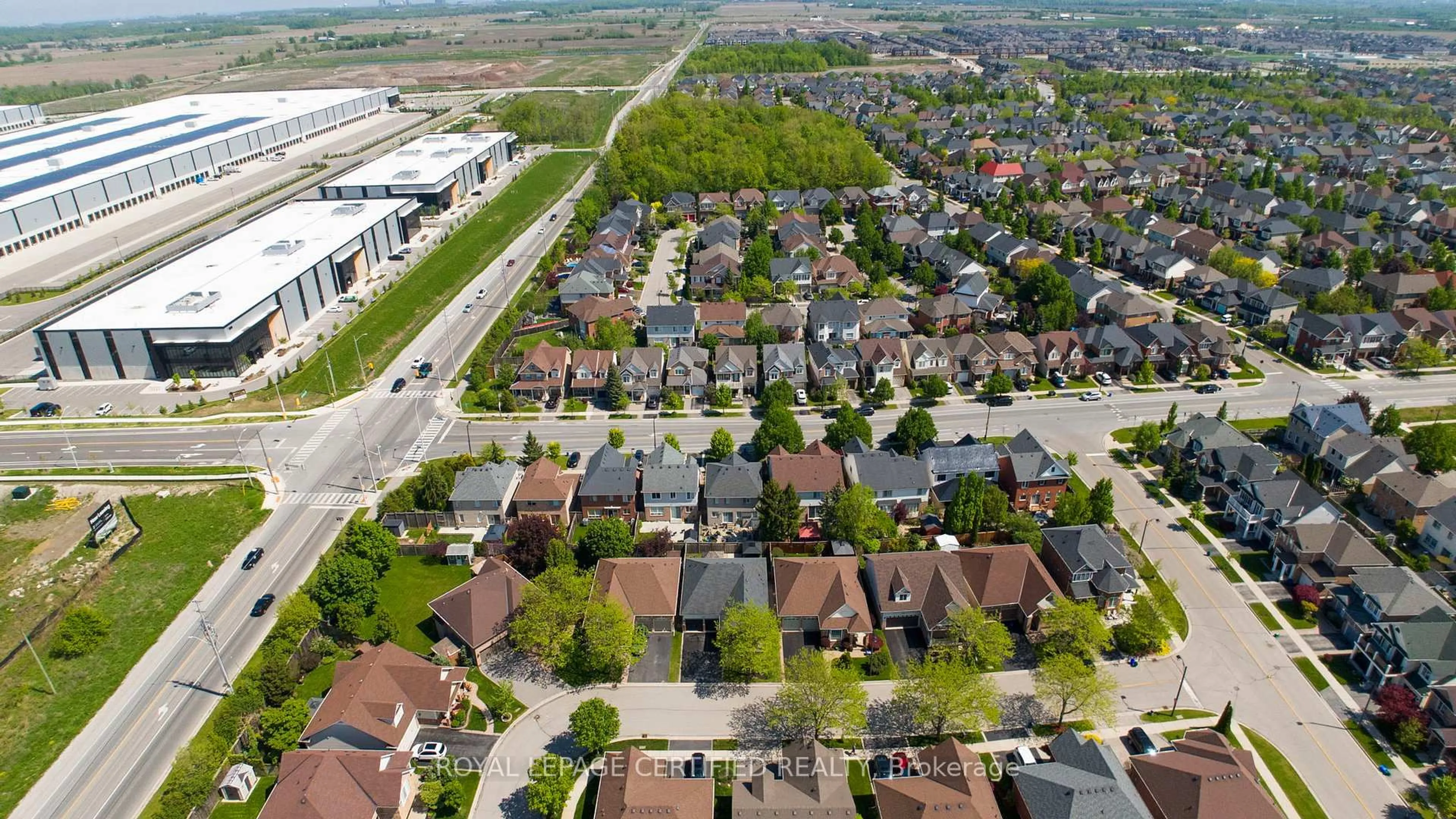 A pic from outside/outdoor area/front of a property/back of a property/a pic from drone, street for 1662 Clark Blvd, Milton Ontario L9T 5Z5