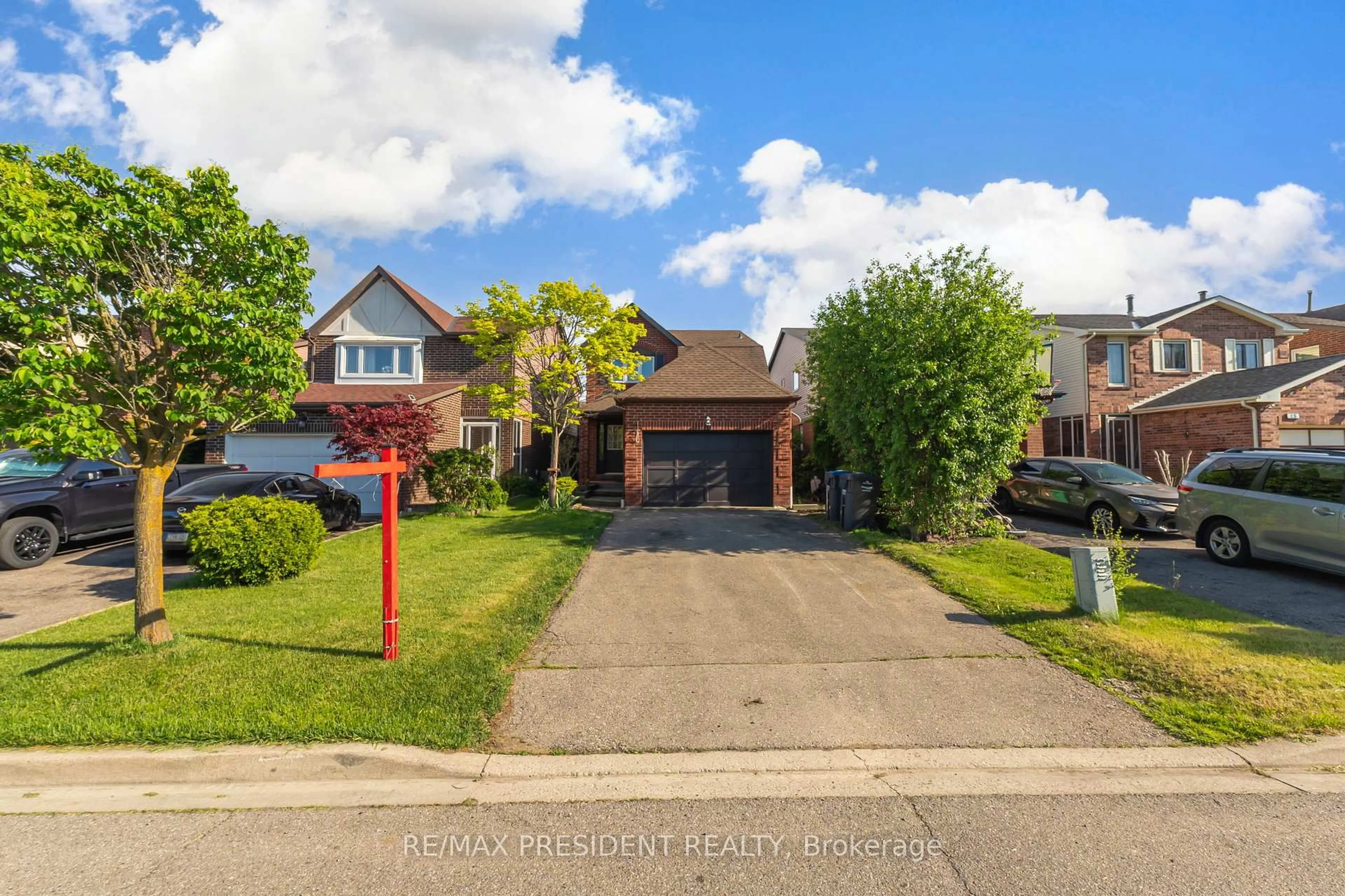 A pic from outside/outdoor area/front of a property/back of a property/a pic from drone, street for 19 Copeland Rd, Brampton Ontario L6Y 2S5