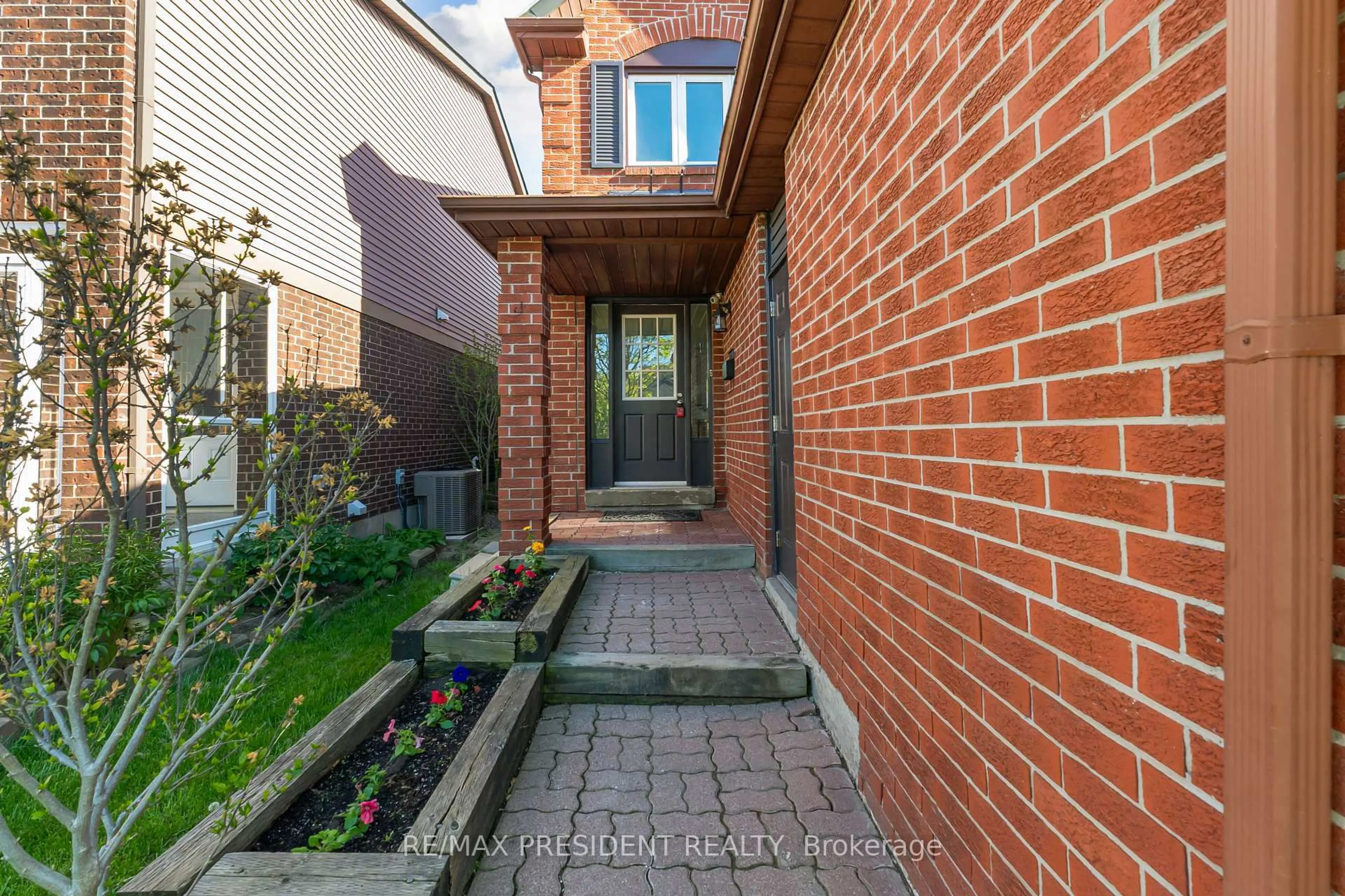 Home with brick exterior material, street for 19 Copeland Rd, Brampton Ontario L6Y 2S5