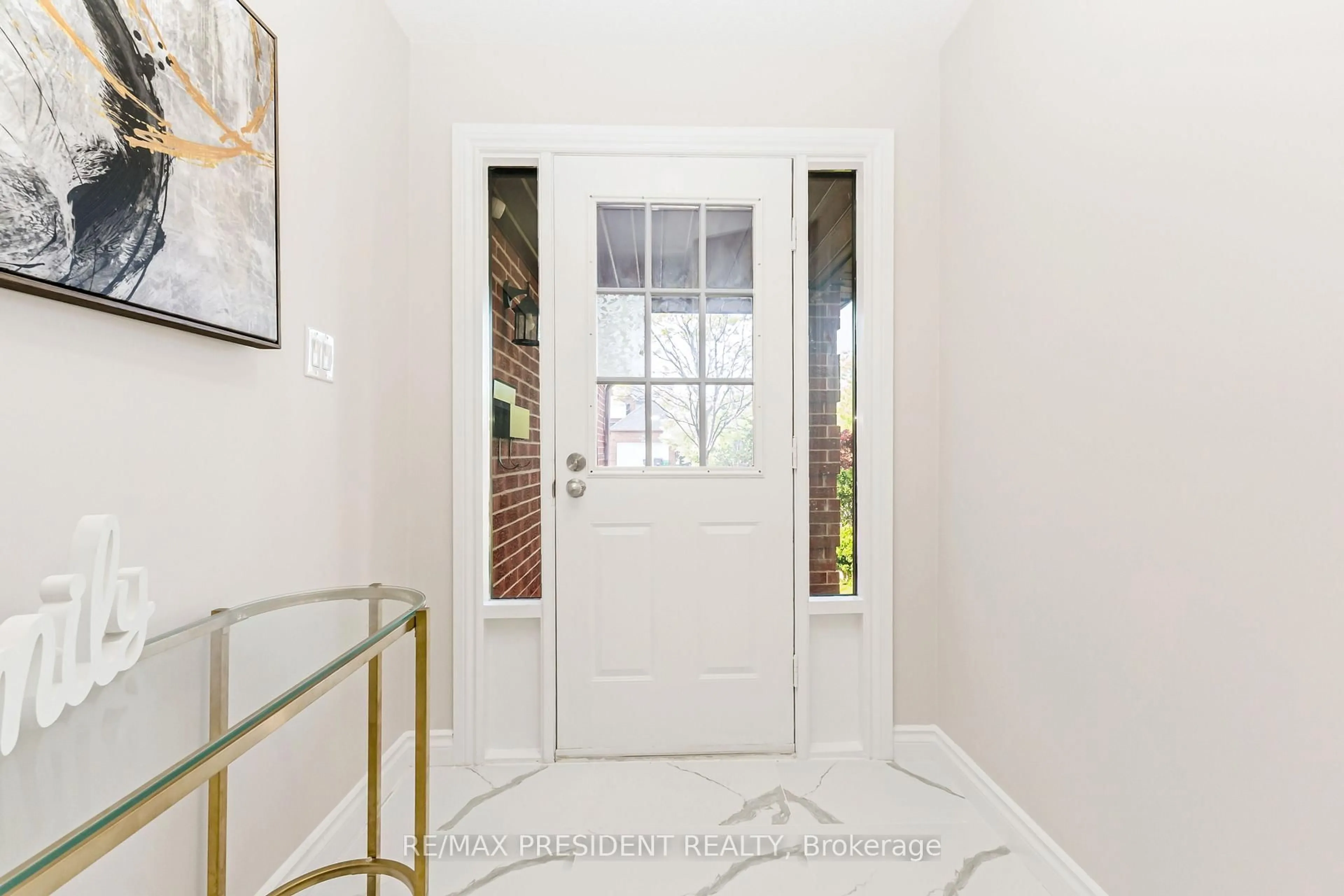 Indoor entryway for 19 Copeland Rd, Brampton Ontario L6Y 2S5