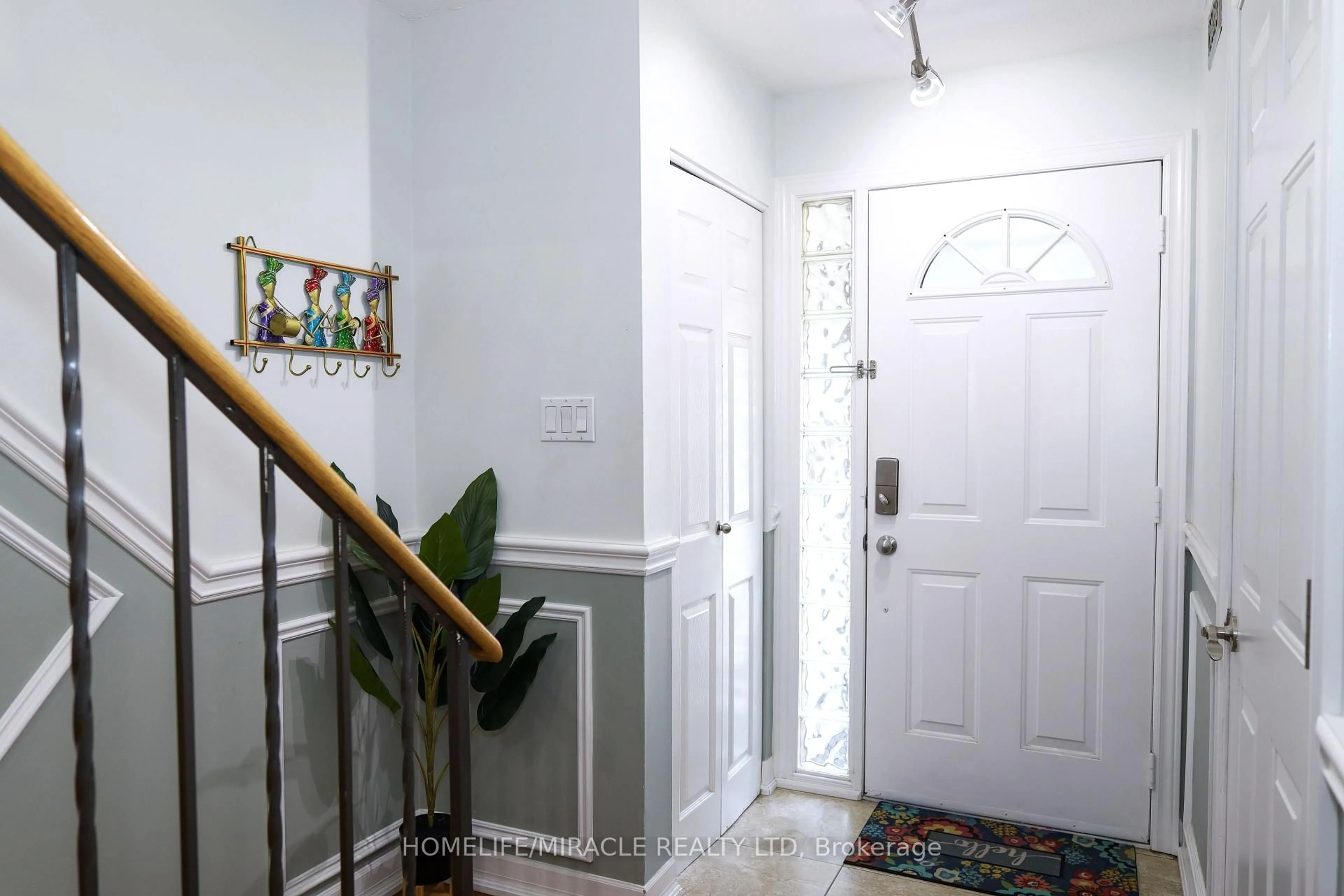 Indoor entryway for 2440 Bromsgrove Rd #64, Mississauga Ontario L5J 4J7