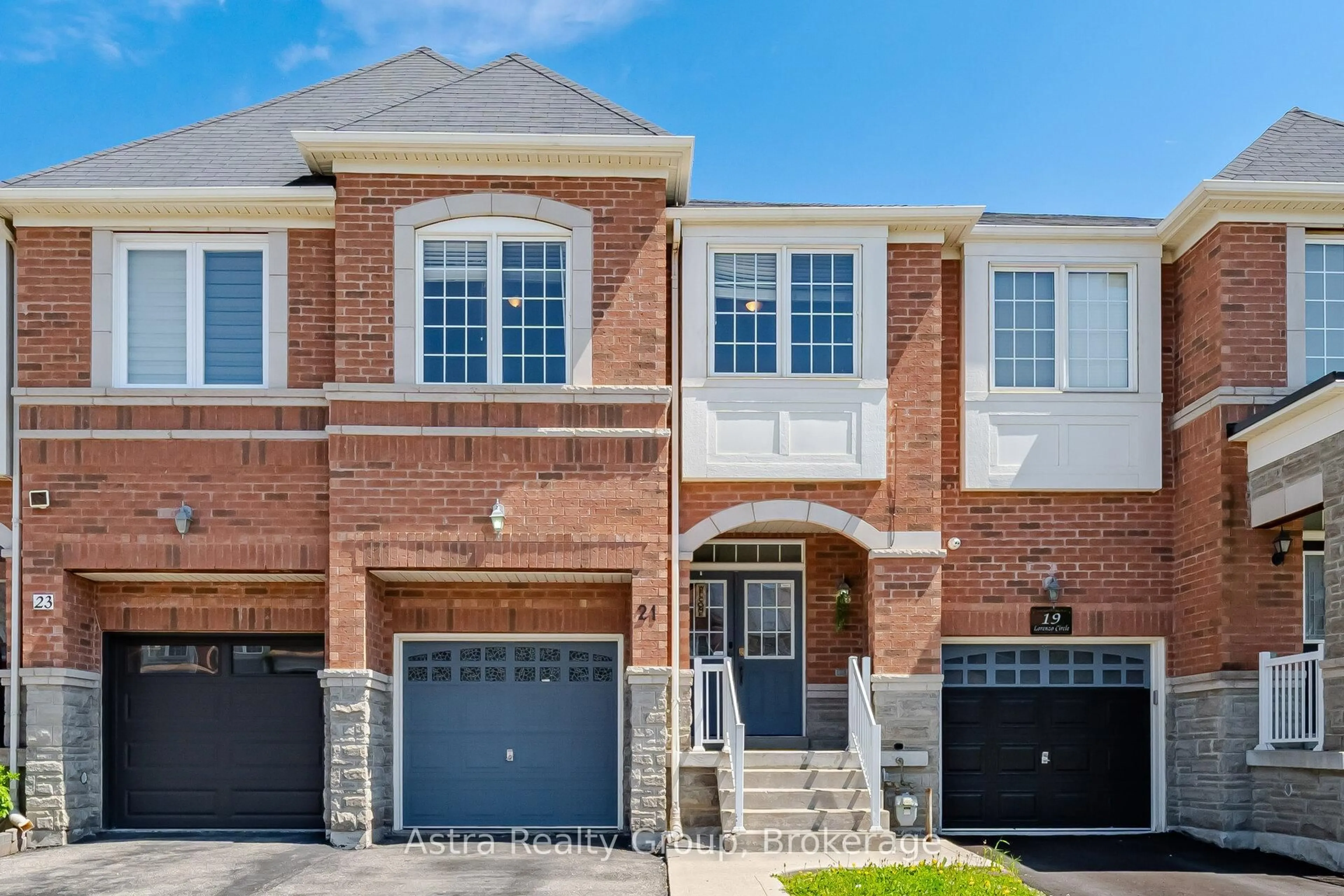 Home with brick exterior material, street for 21 Lorenzo Circ, Brampton Ontario L6R 3N3