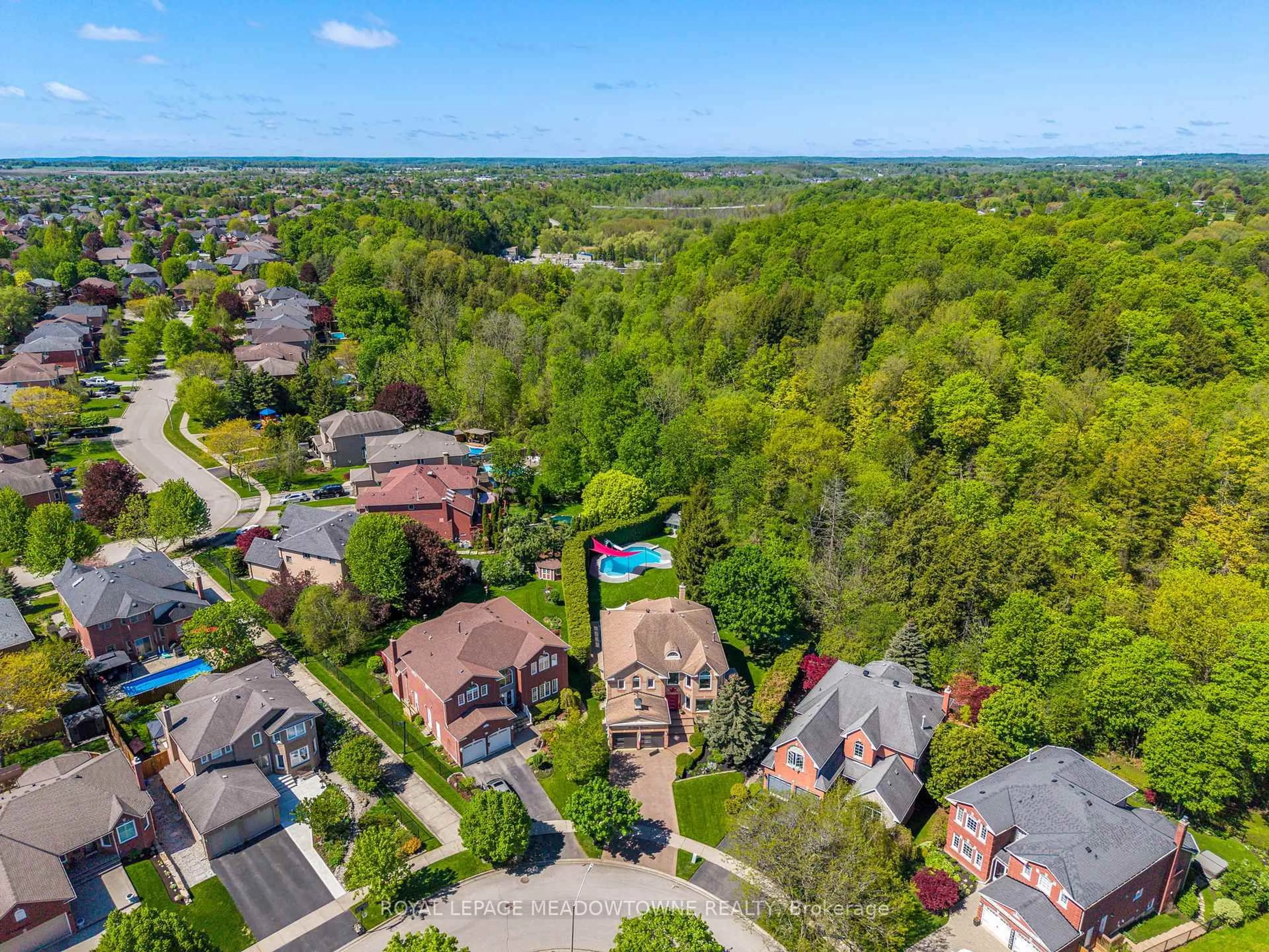 A pic from outside/outdoor area/front of a property/back of a property/a pic from drone, street for 25 Gollop Cres, Halton Hills Ontario L7G 5P1