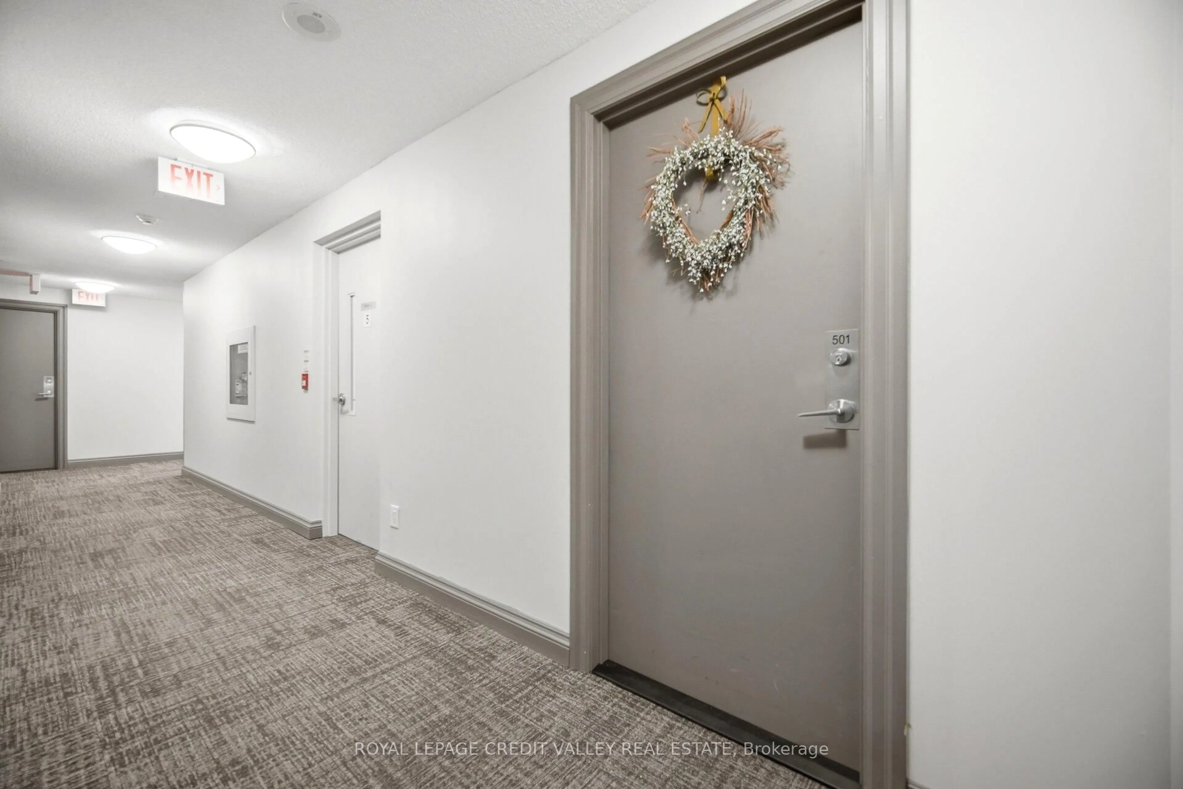 Indoor foyer for 2379 Central Park Dr #501, Oakville Ontario L6H 0E3