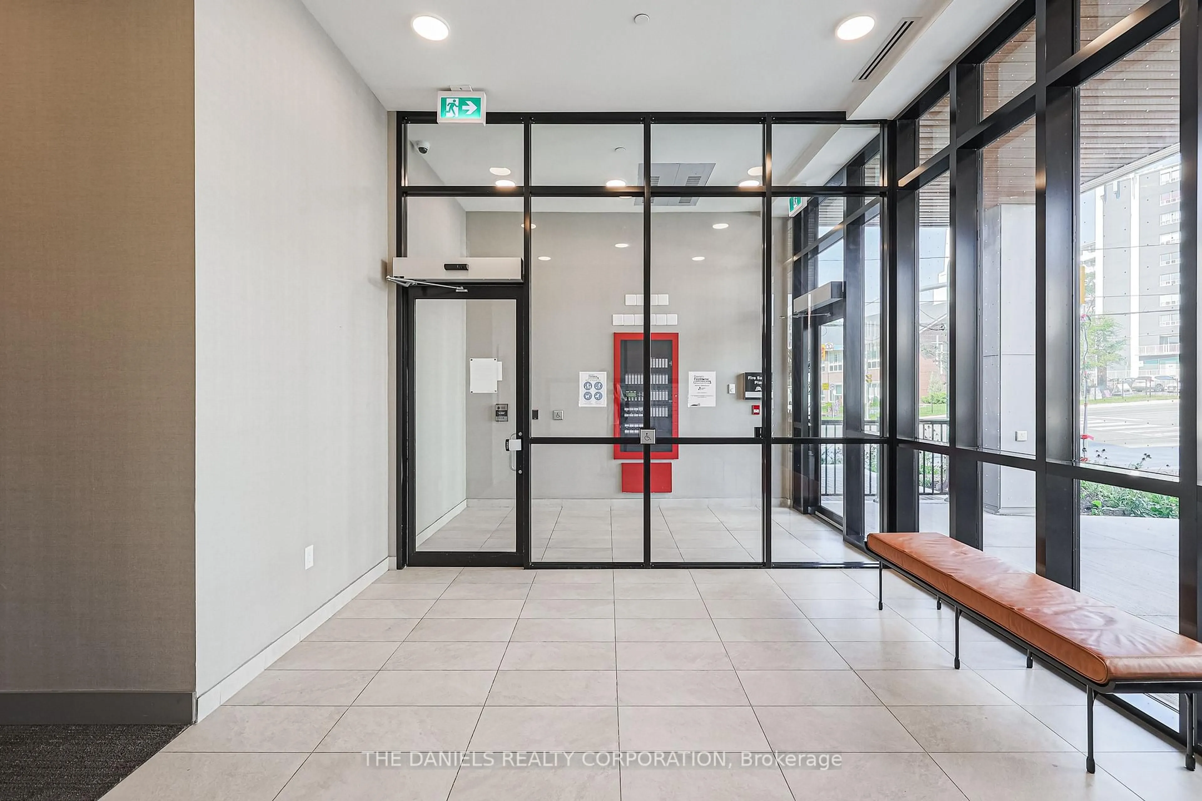 Indoor foyer for 165 Canon Jackson Dr #104, Toronto Ontario M6M 0C4
