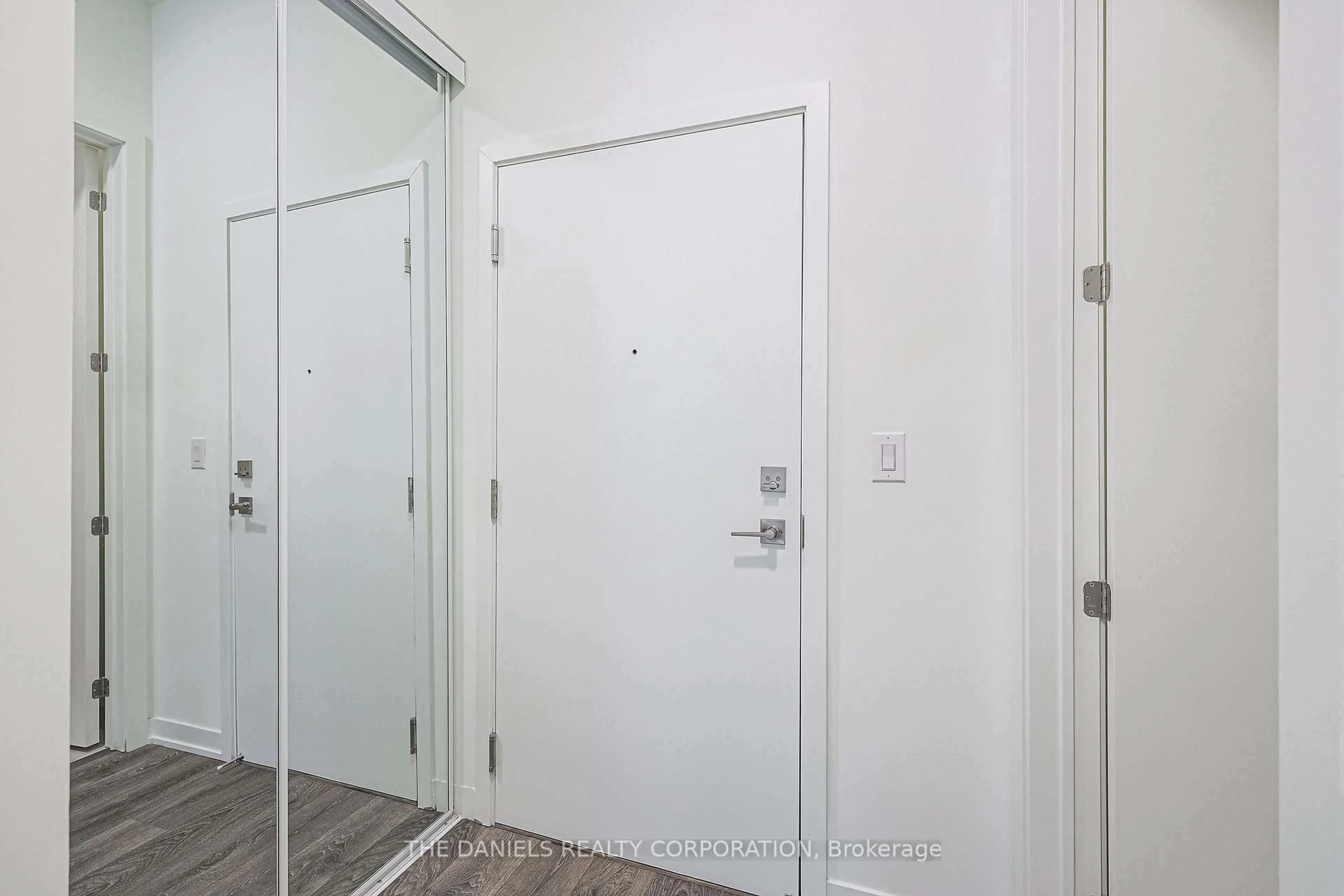 Unknown for 165 Canon Jackson Dr #104, Toronto Ontario M6M 0C4