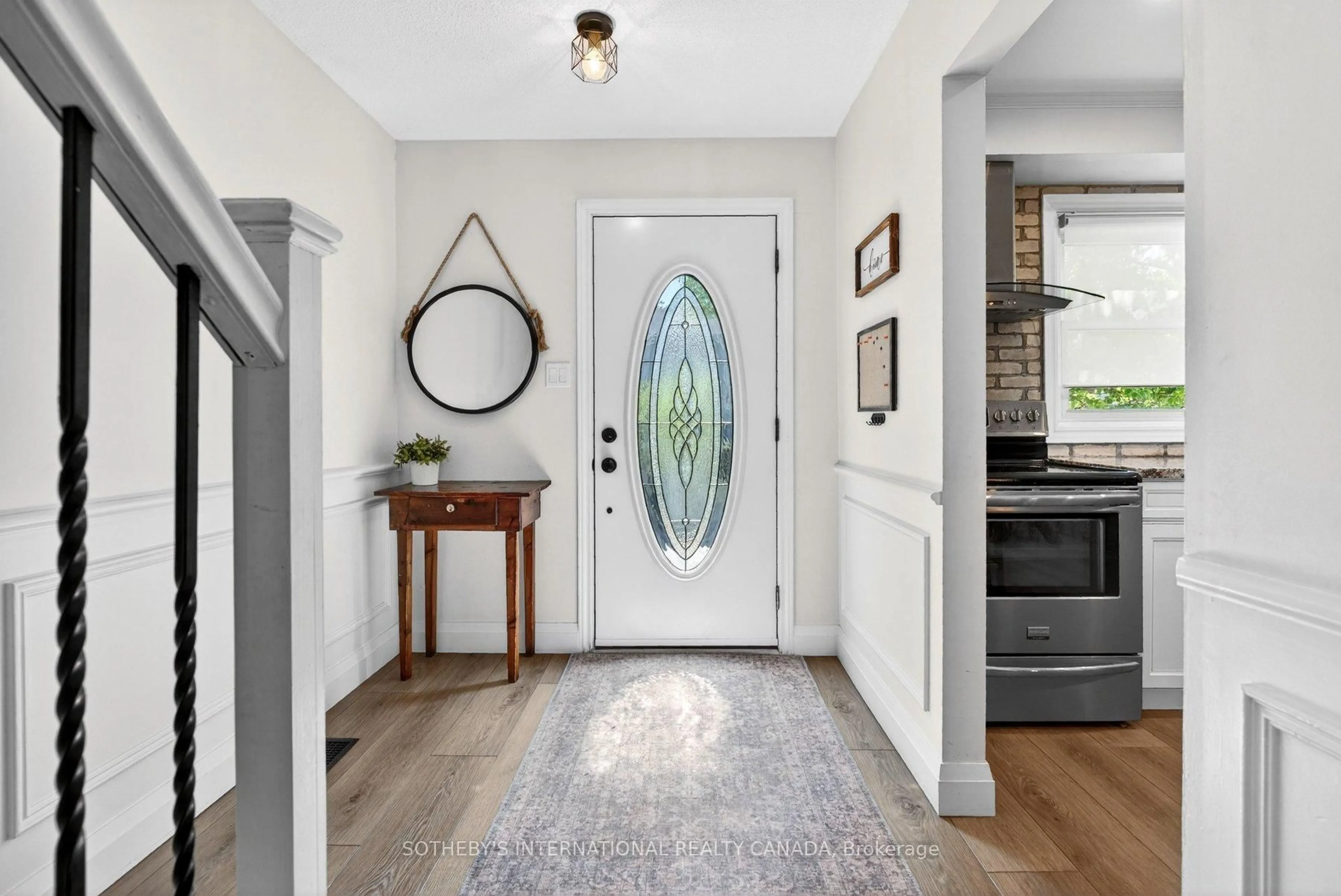 Indoor entryway for 2230 Upper Middle Rd #3, Burlington Ontario L7P 2Z9