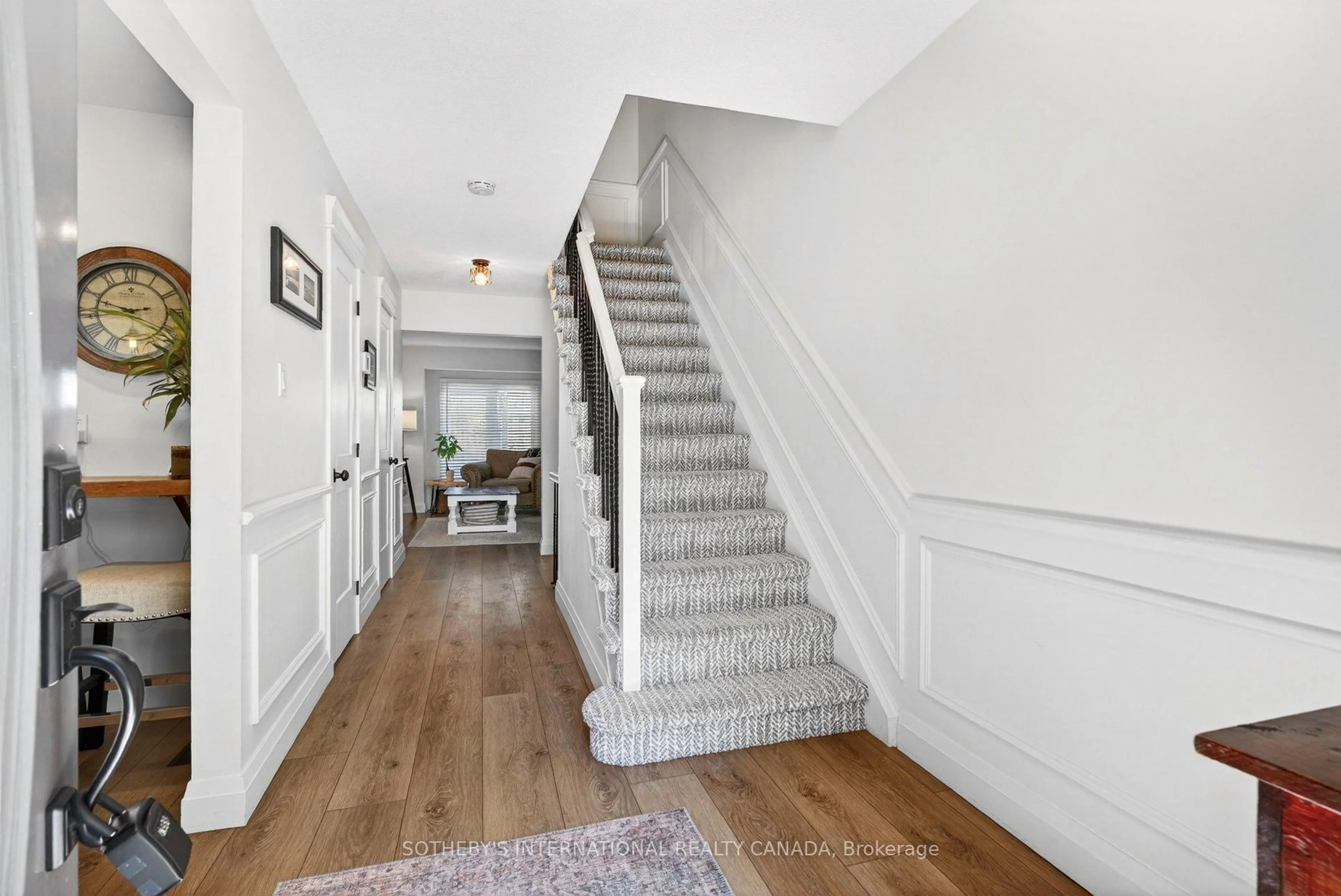 Indoor entryway for 2230 Upper Middle Rd #3, Burlington Ontario L7P 2Z9