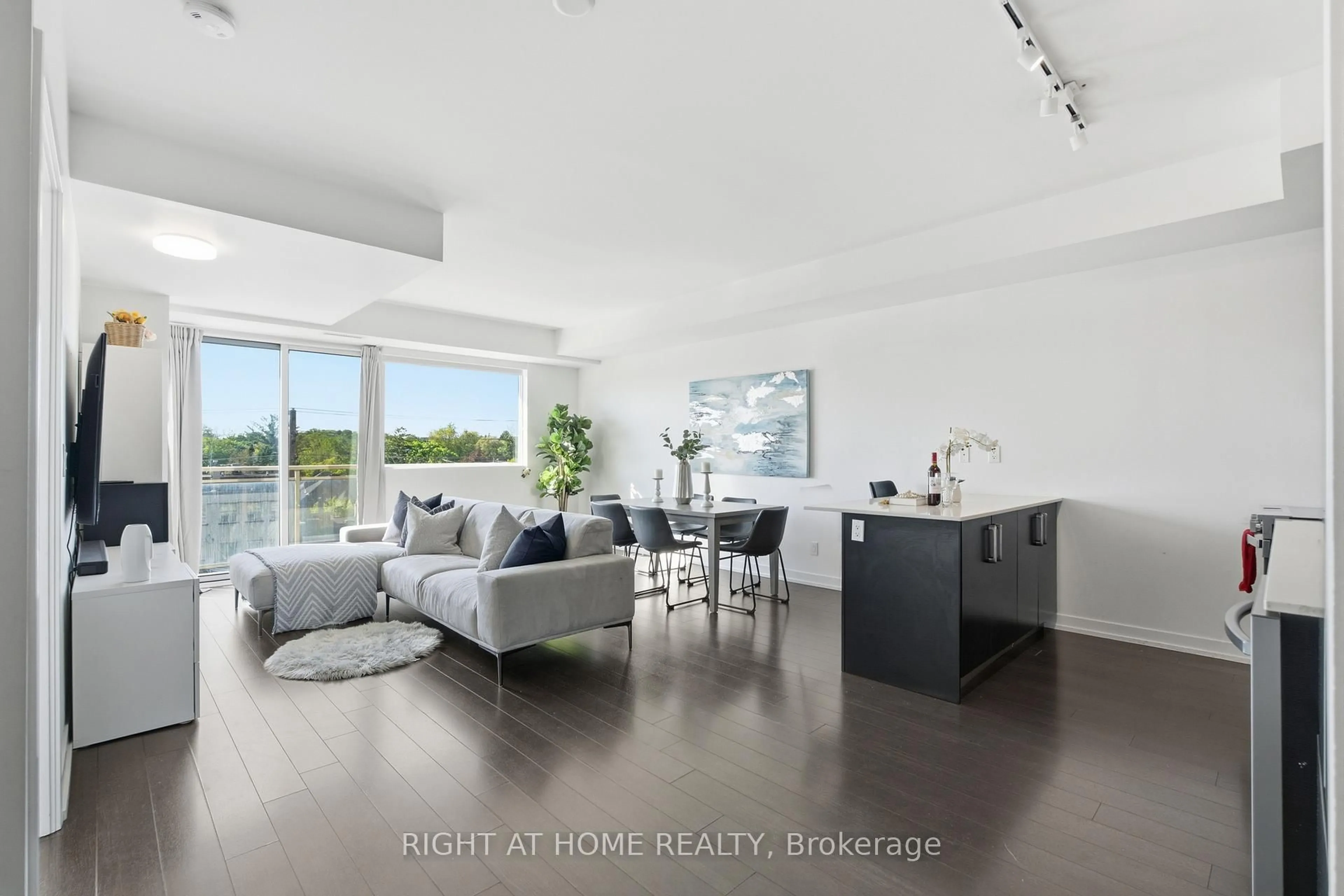 Unknown for 5101 Dundas St #411, Toronto Ontario M9A 5G8
