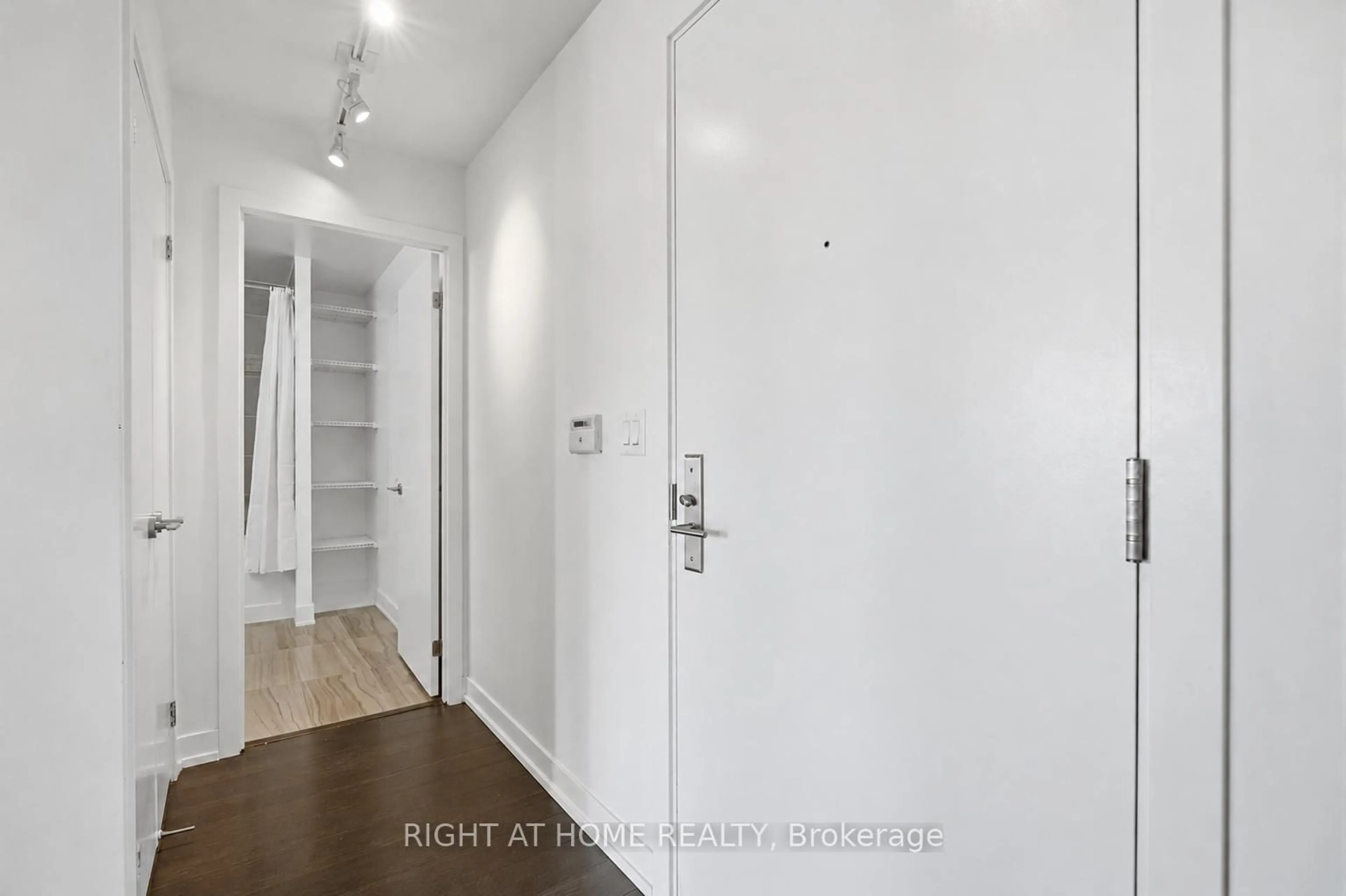 Unknown for 5101 Dundas St #411, Toronto Ontario M9A 5G8