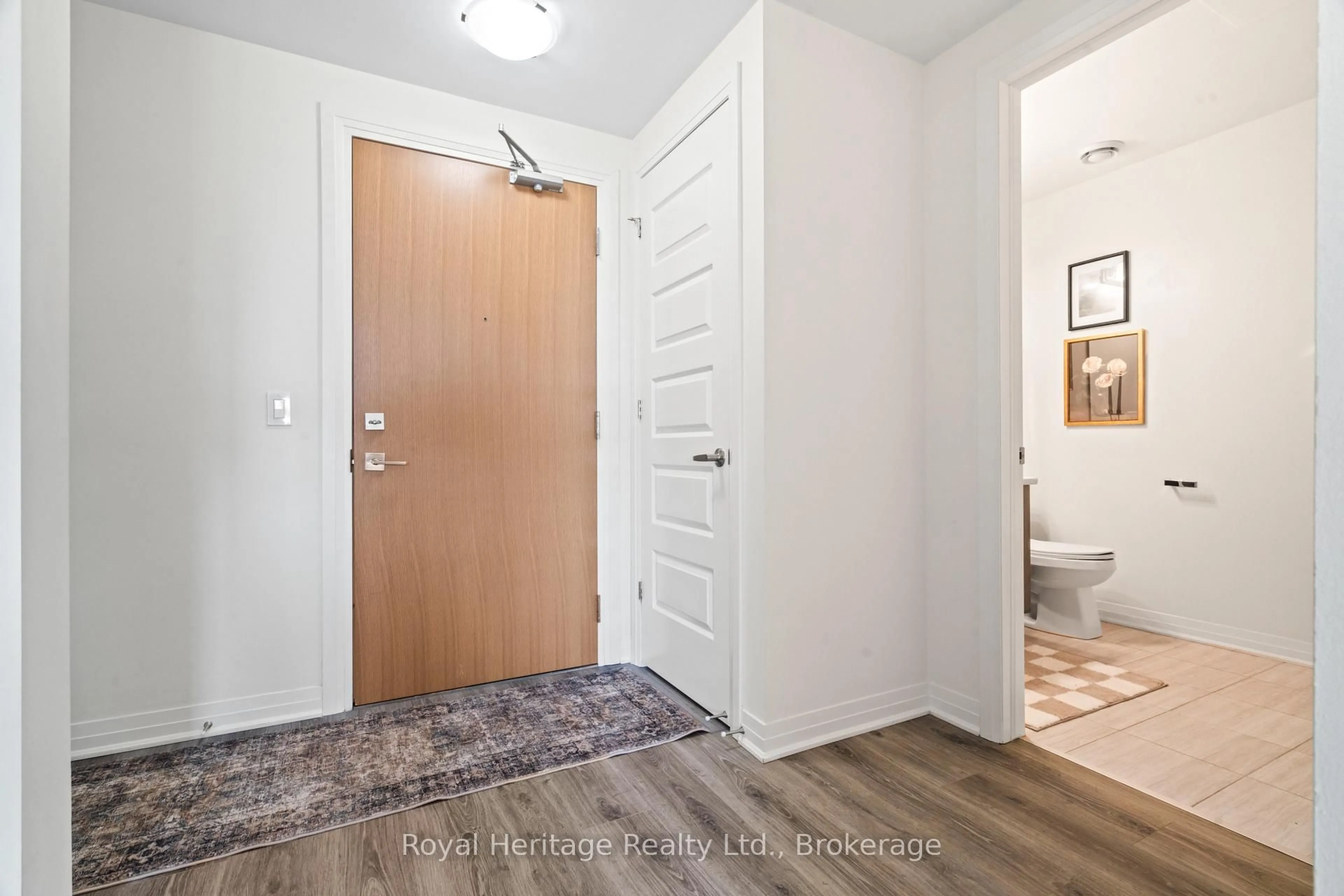 Indoor entryway for 128 Grovewood Common #319, Oakville Ontario L6H 0X3