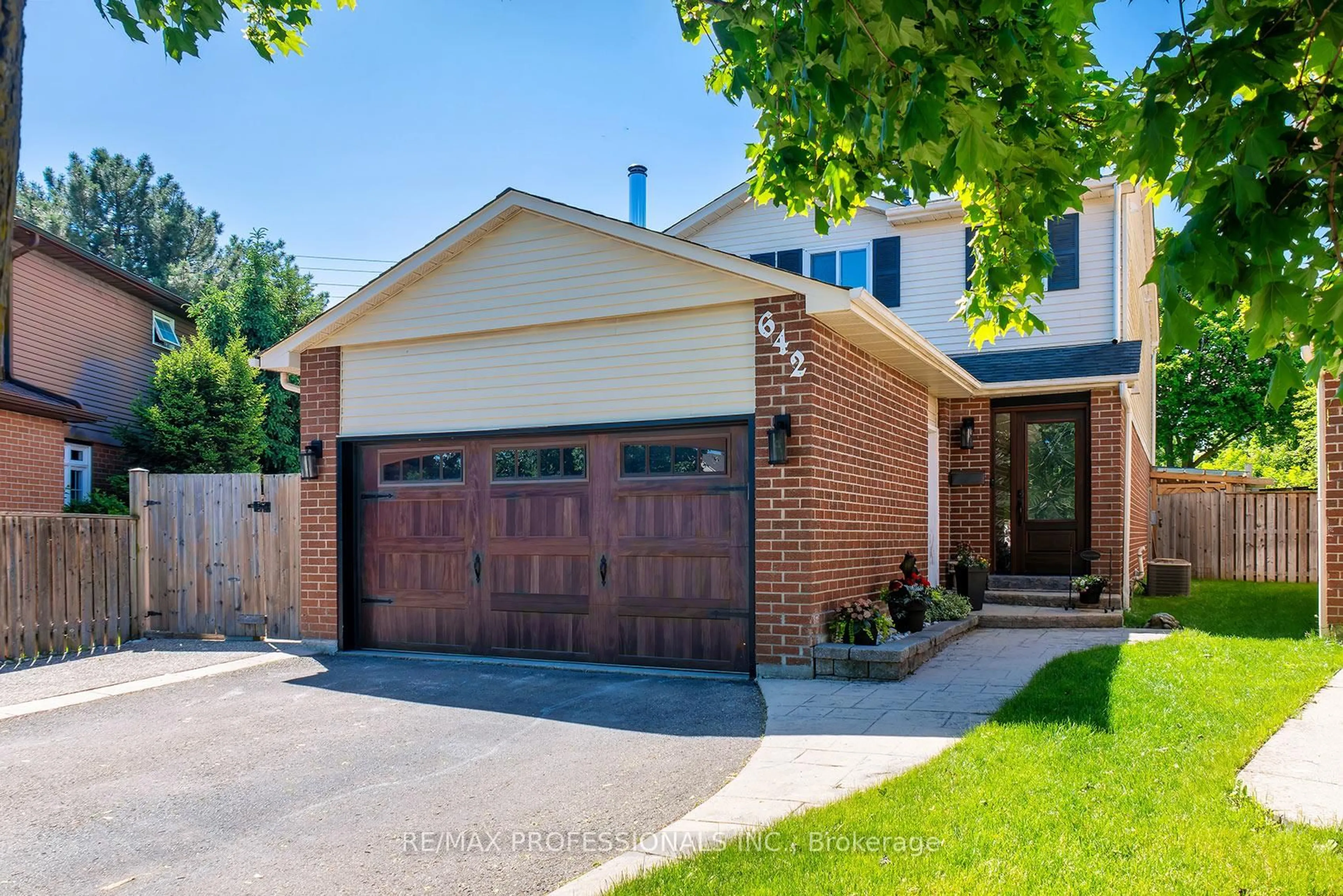 Home with brick exterior material, street for 642 Roseheath Dr, Milton Ontario L9T 4V6