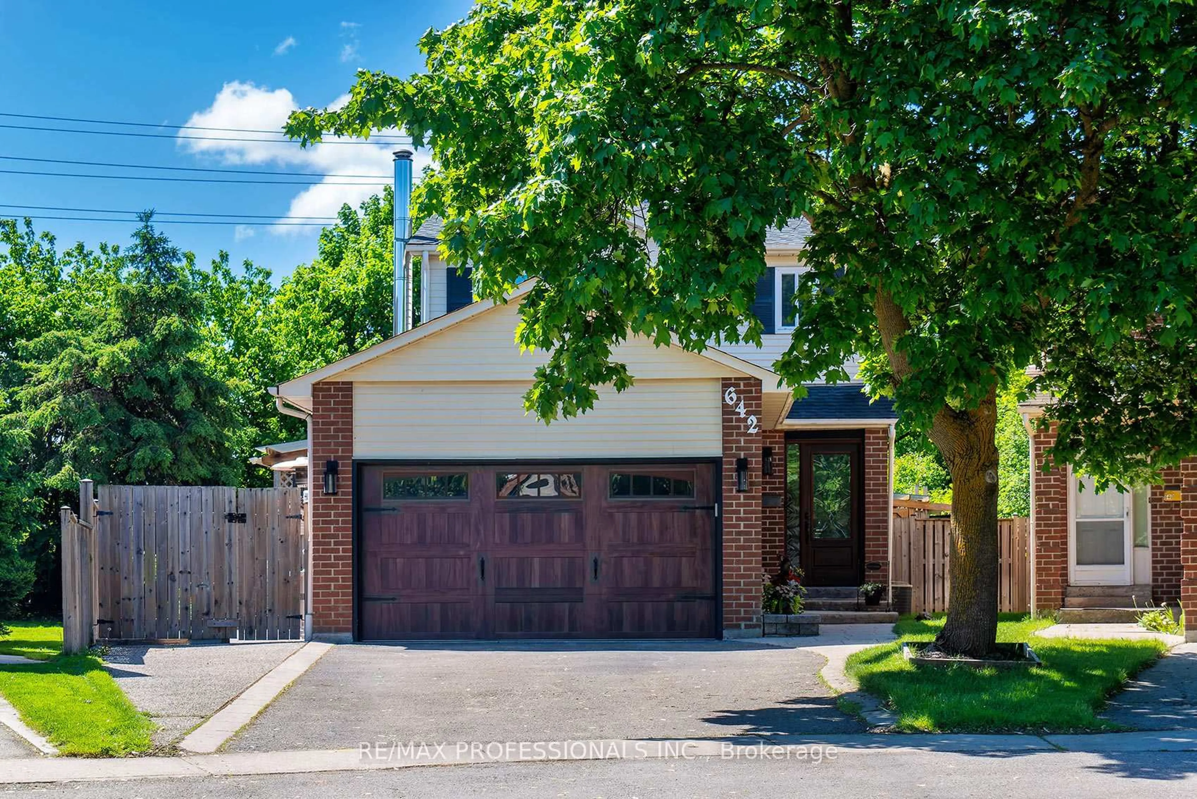Home with brick exterior material, street for 642 Roseheath Dr, Milton Ontario L9T 4V6
