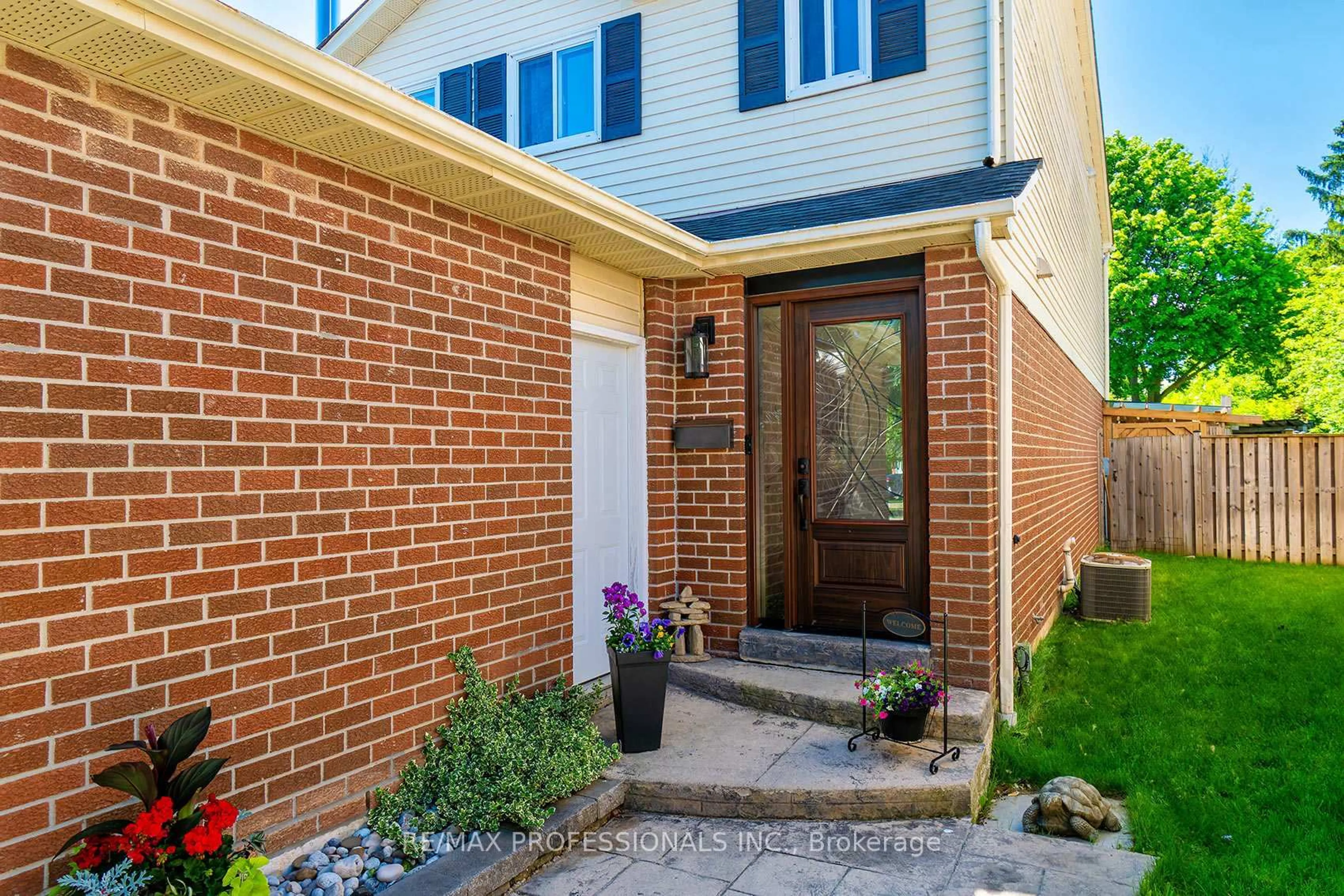 Home with brick exterior material, street for 642 Roseheath Dr, Milton Ontario L9T 4V6
