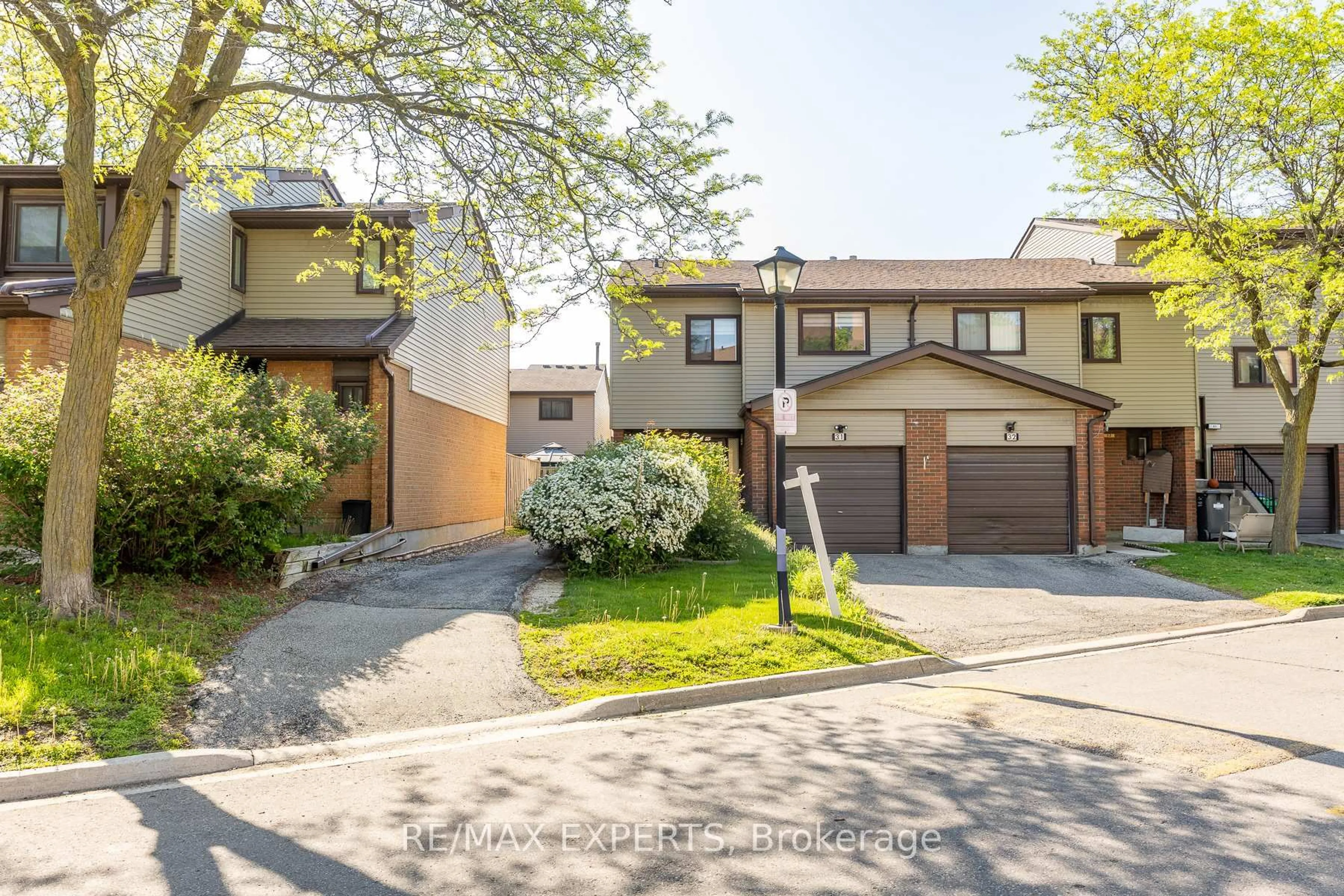 Unknown for 31 Carleton Pl, Brampton Ontario L6T 3Z4
