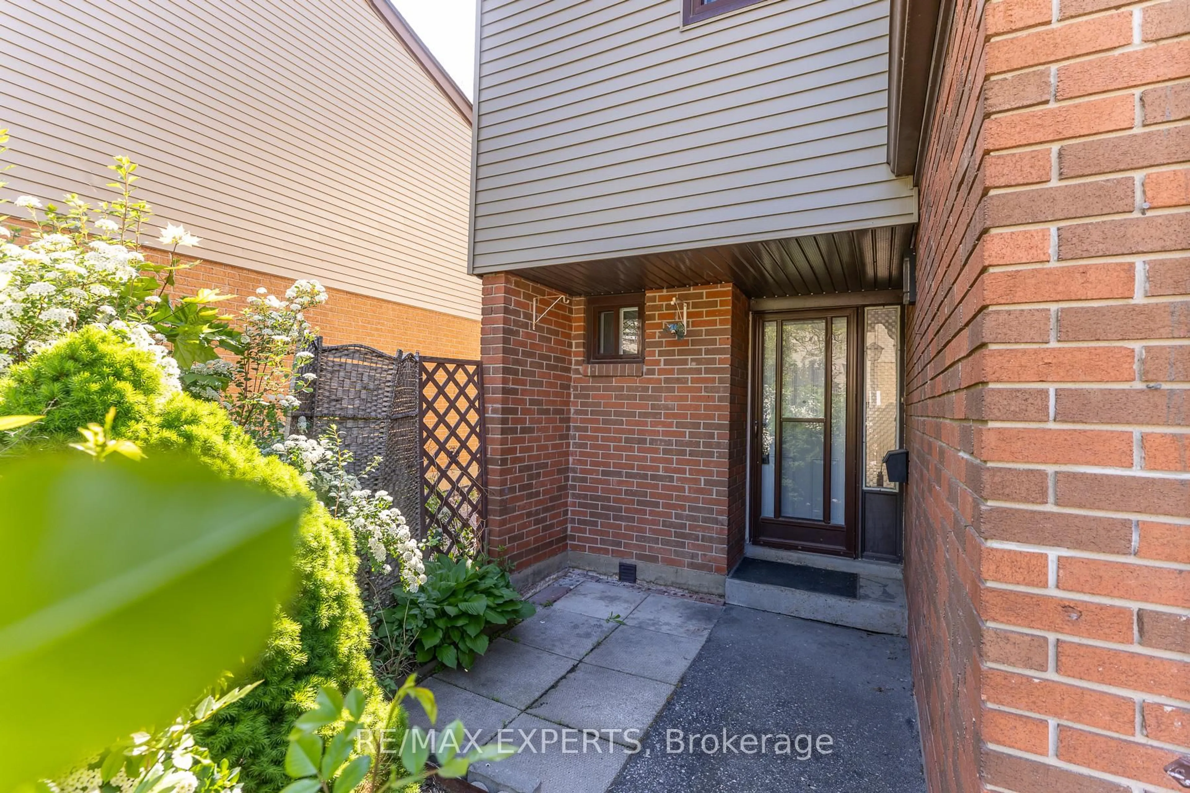 Unknown for 31 Carleton Pl, Brampton Ontario L6T 3Z4
