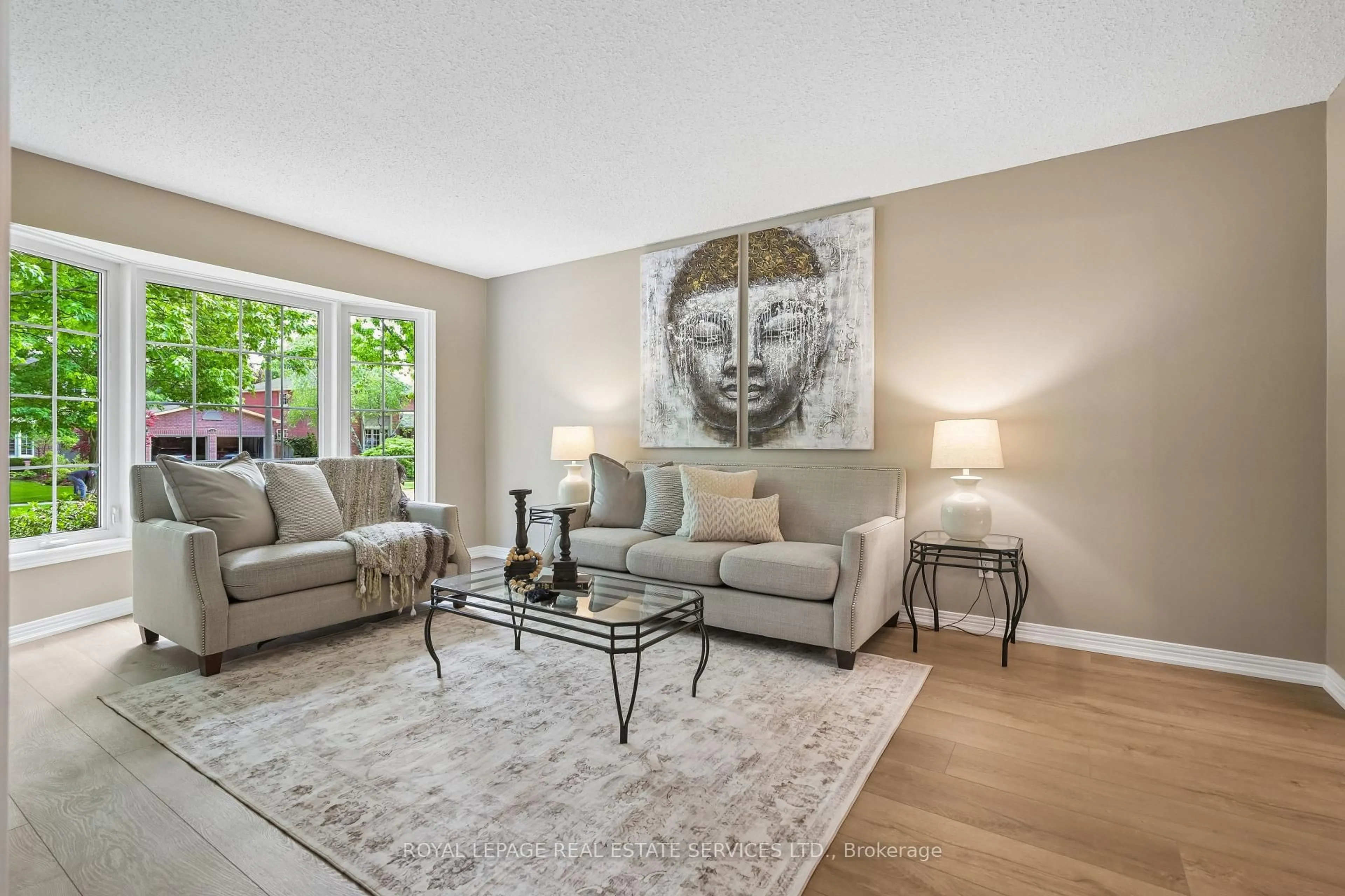 Living room with furniture, unknown for 1262 Old Colony Rd, Oakville Ontario L6M 1J8