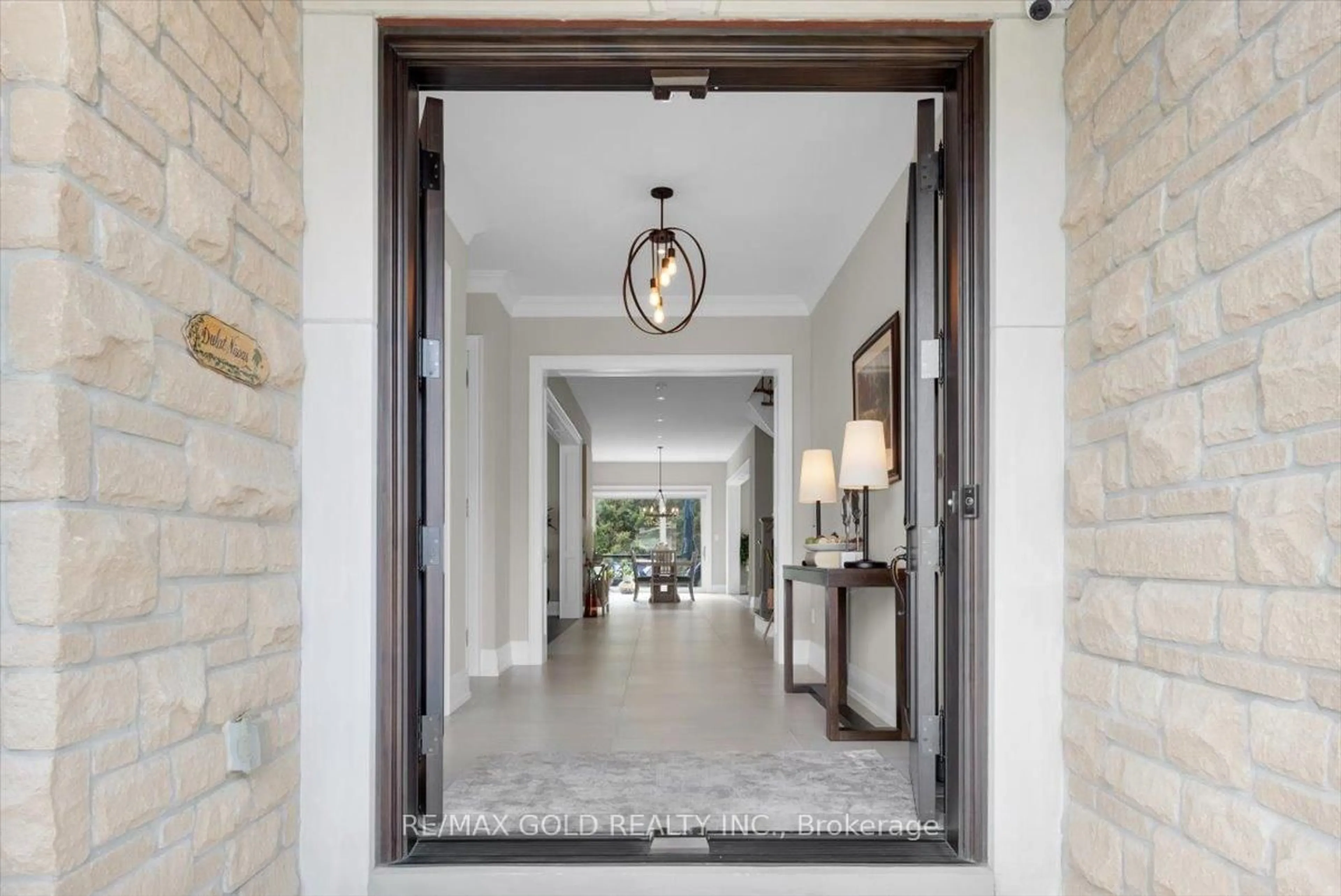 Indoor entryway for 6628 Rothschild Tr, Mississauga Ontario L5W 0A6