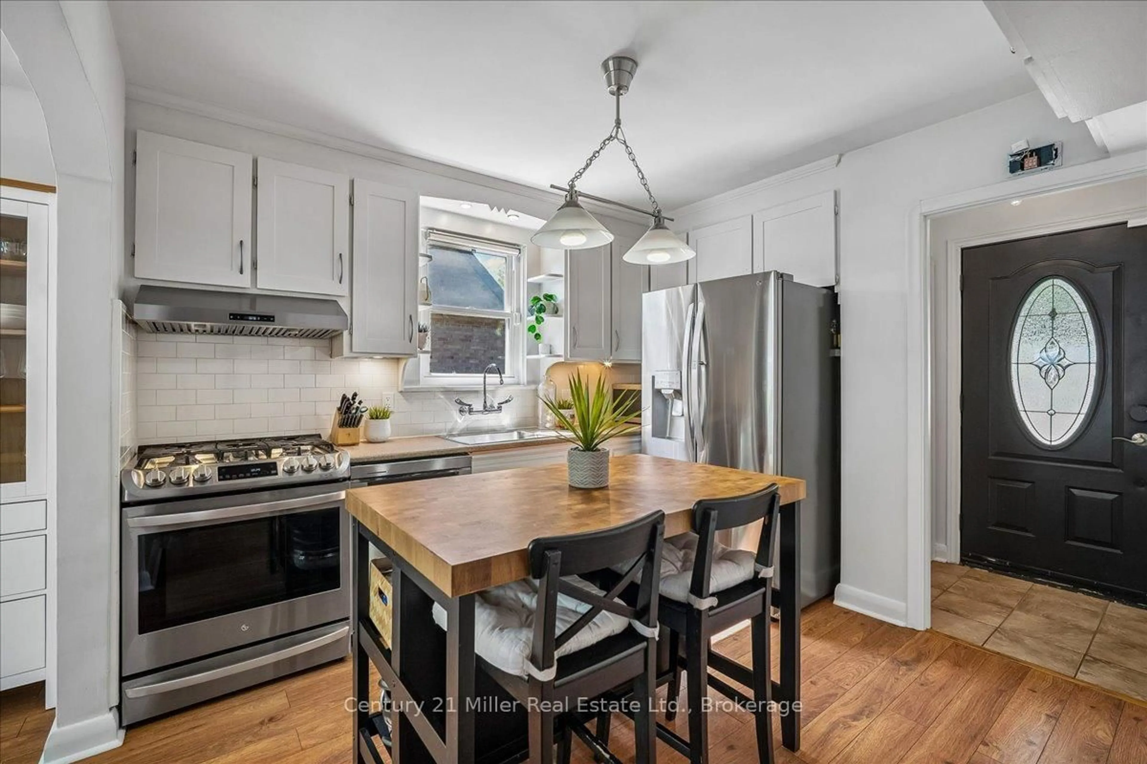 Open concept kitchen, unknown for 1583 Blanefield Rd, Mississauga Ontario L5G 4H3