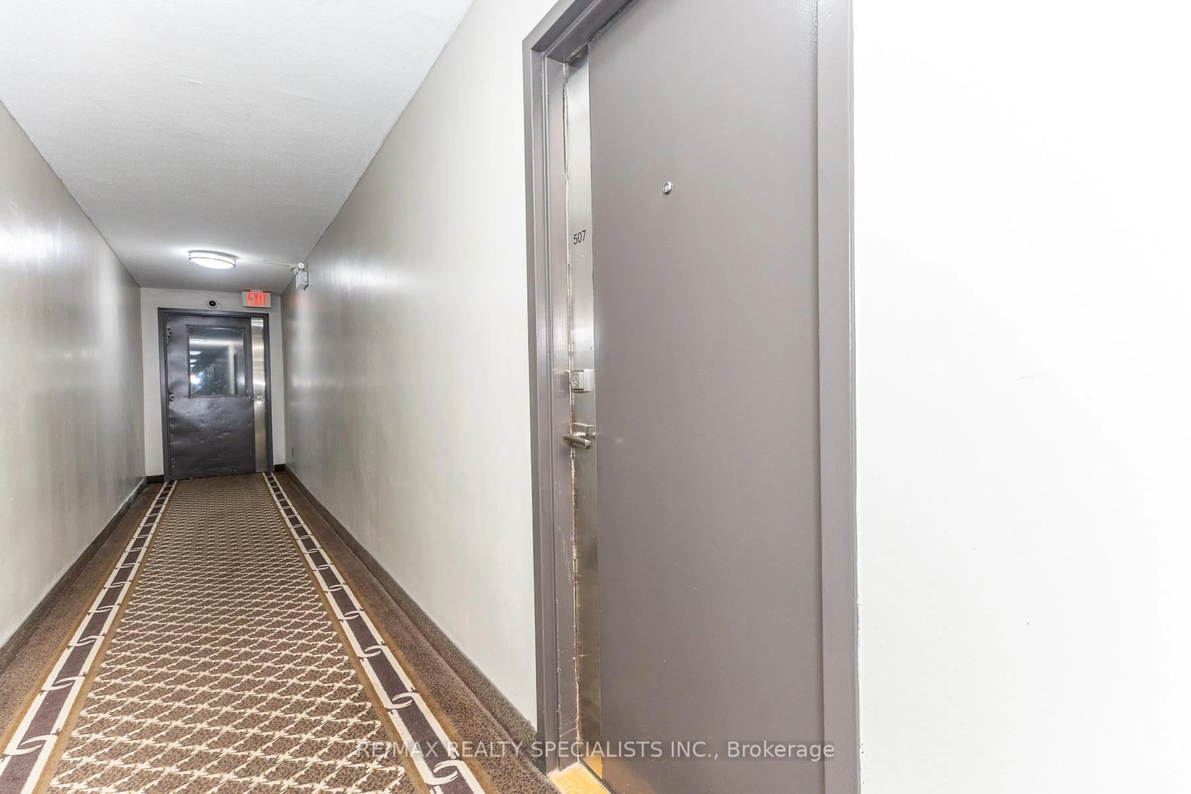 Indoor foyer for 2825 Islington Ave #507, Toronto Ontario M9L 2K1
