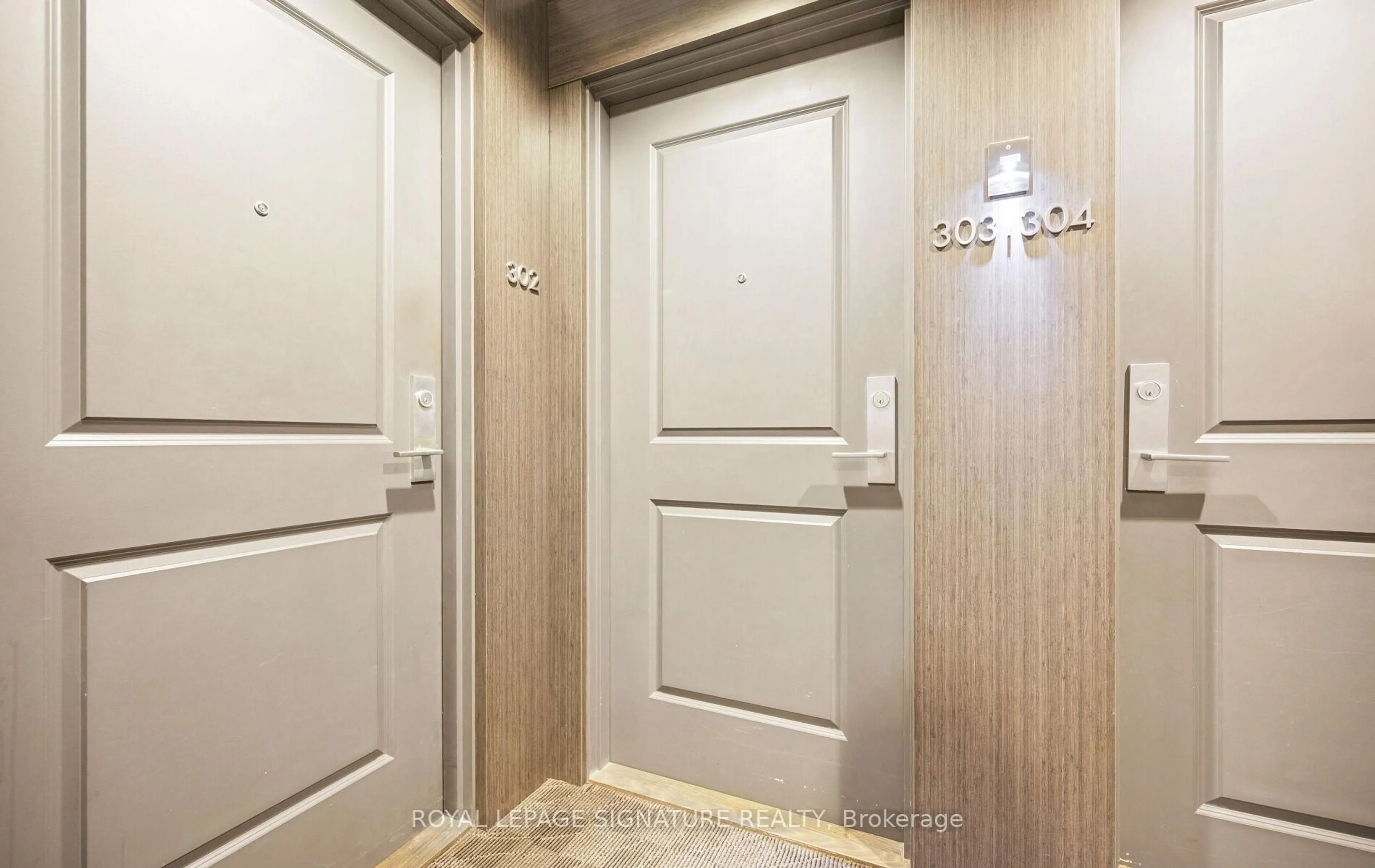 Indoor foyer for 3563 Lake Shore Blvd #303, Toronto Ontario M8W 0A3