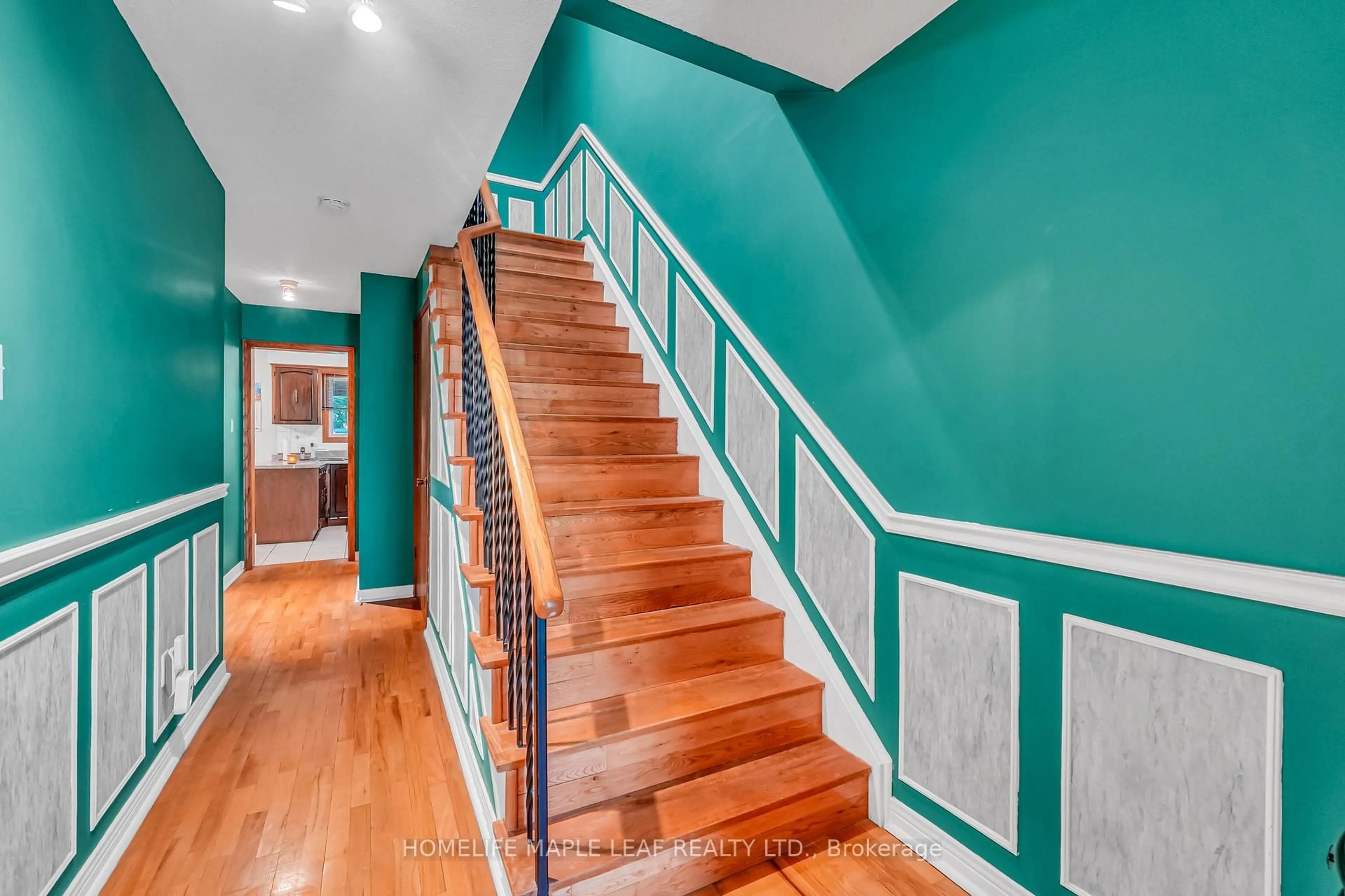 Stairs for 14 Manitou Cres, Brampton Ontario L6S 2Z8