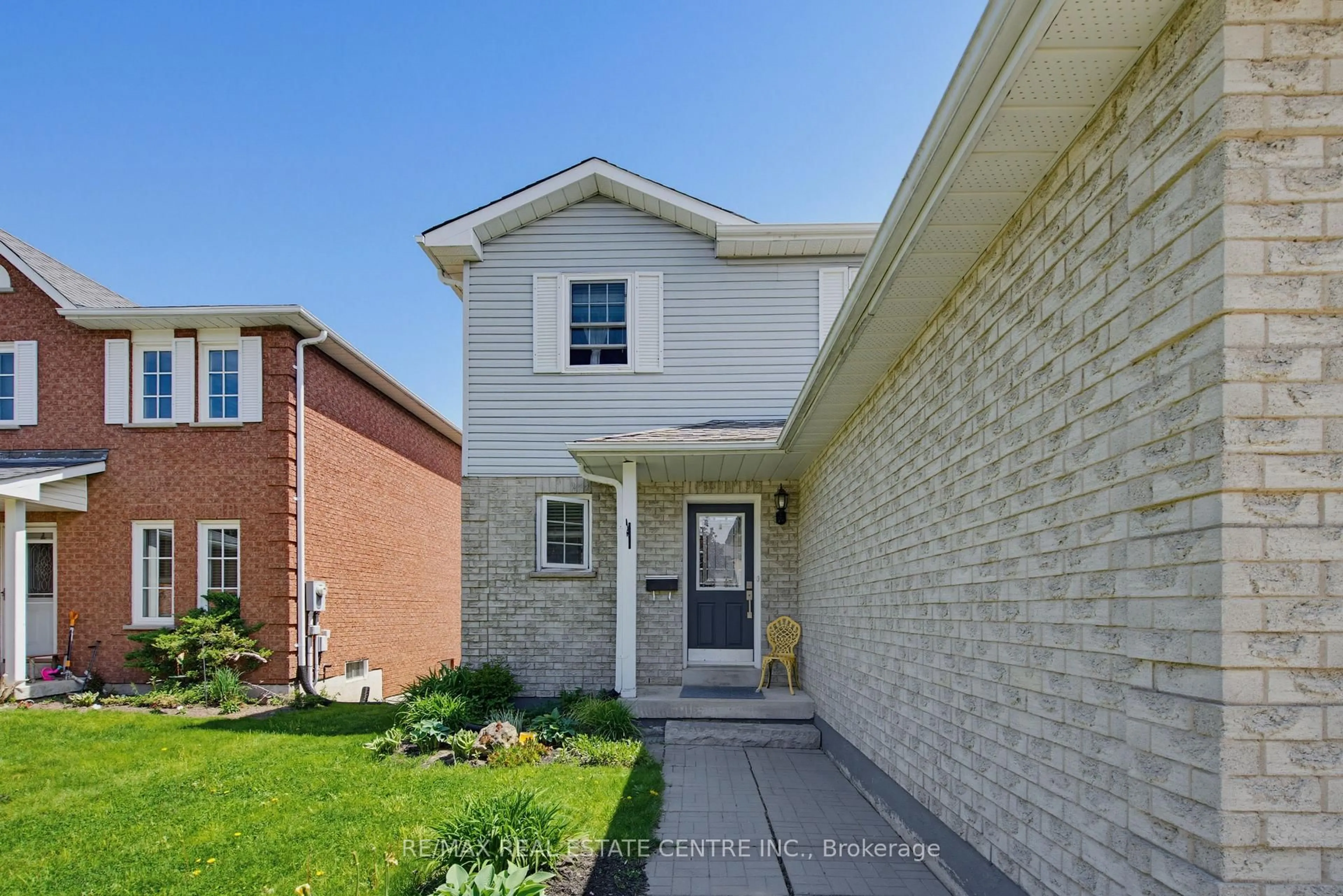 Home with brick exterior material, street for 164 Courtney Cres, Orangeville Ontario L9W 4S4