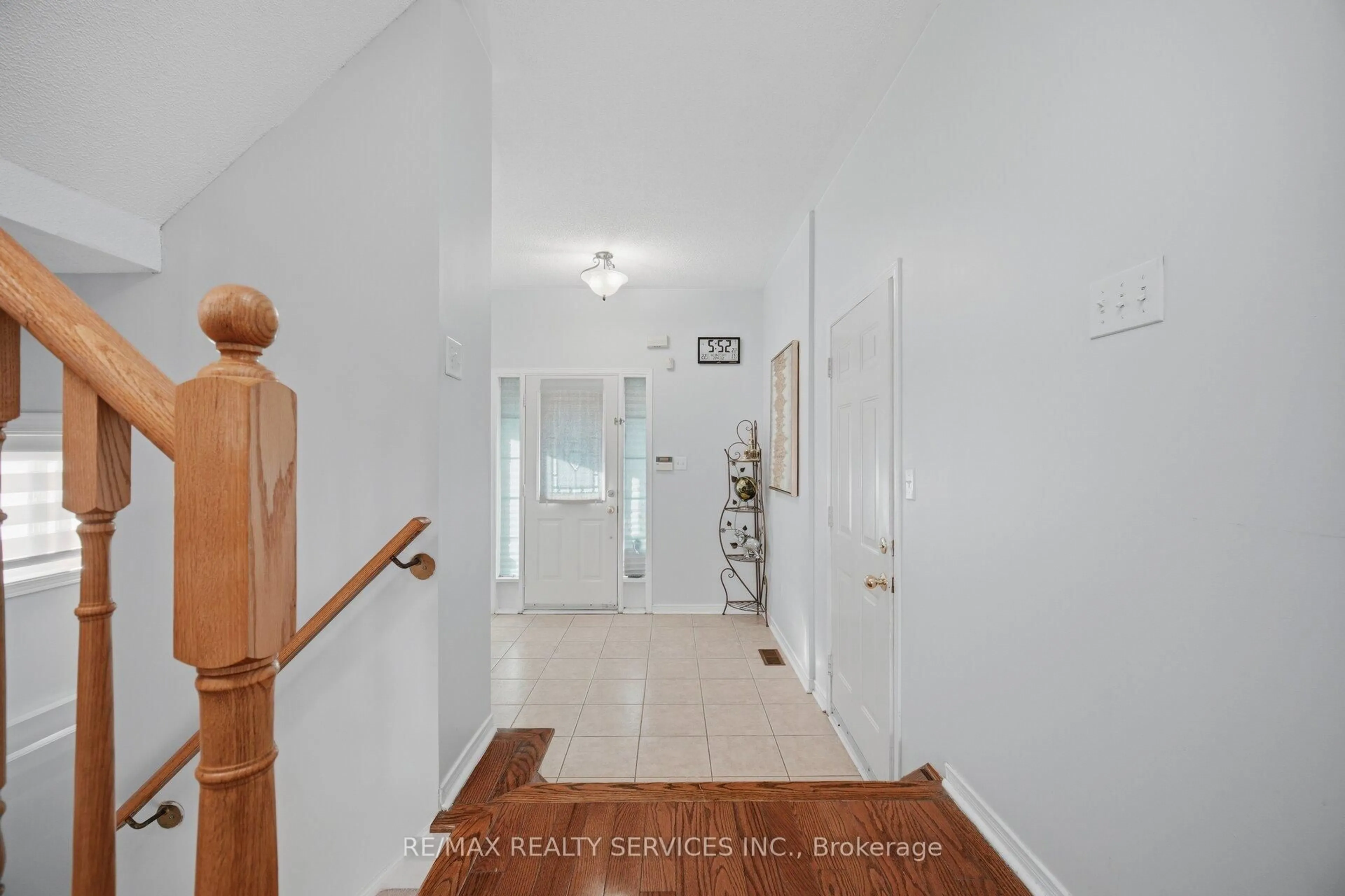 Indoor entryway for 23 Ashmere Rd, Brampton Ontario L7A 1W9