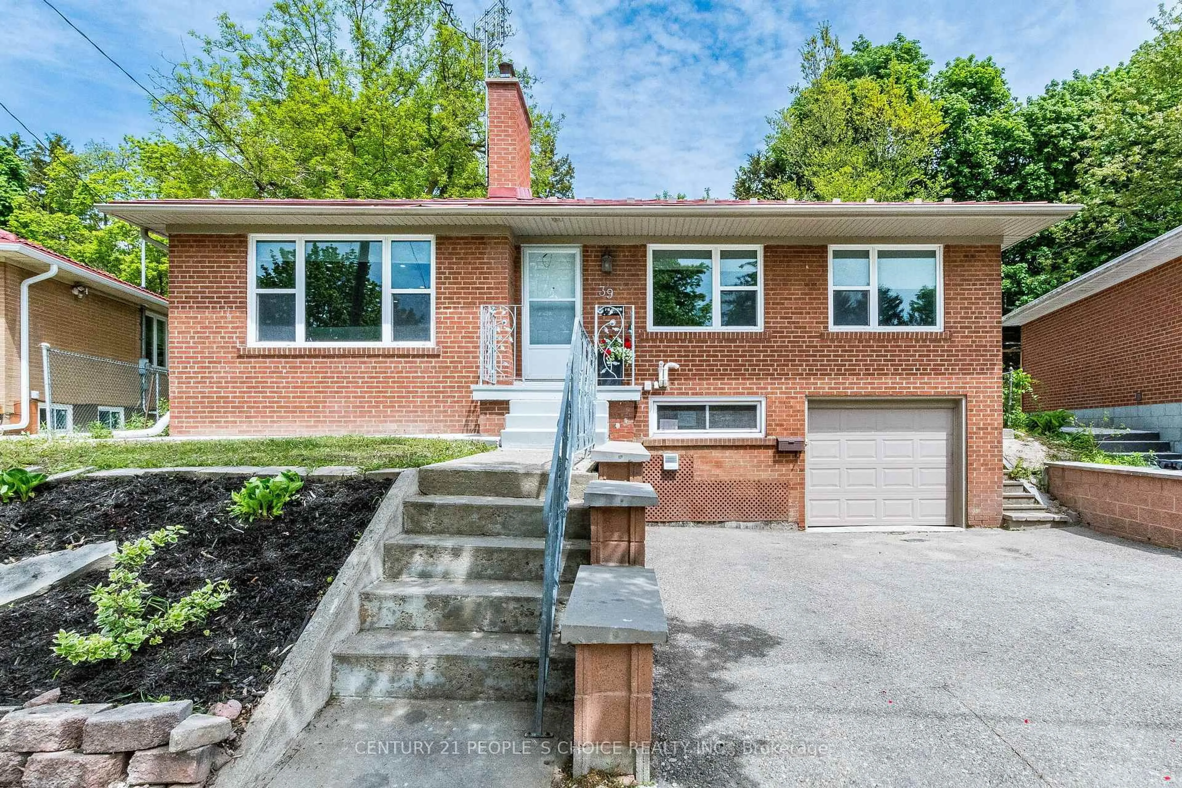 Home with brick exterior material, street for 39 Meadowland Dr, Brampton Ontario L6W 2R5