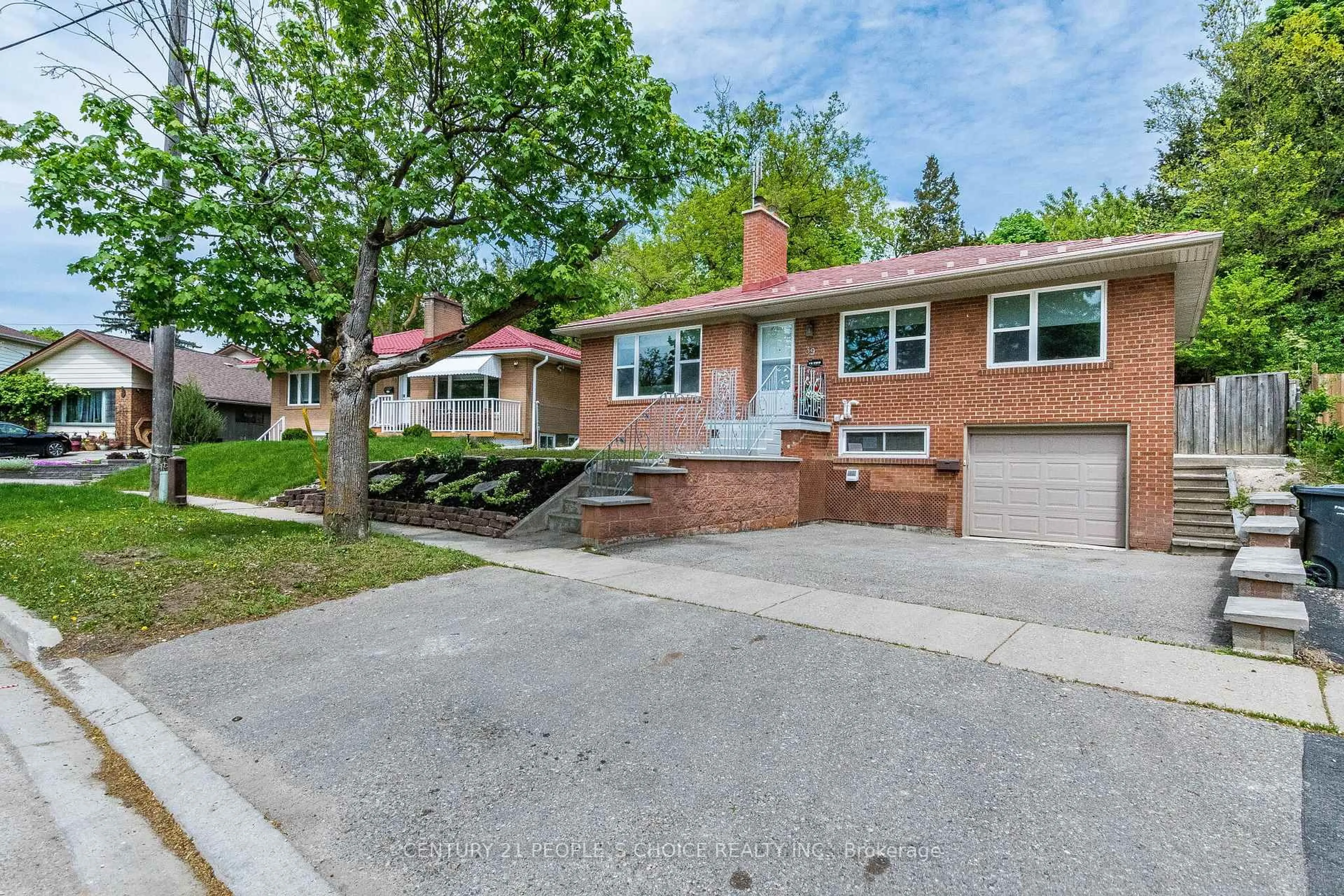 Home with brick exterior material, street for 39 Meadowland Dr, Brampton Ontario L6W 2R5