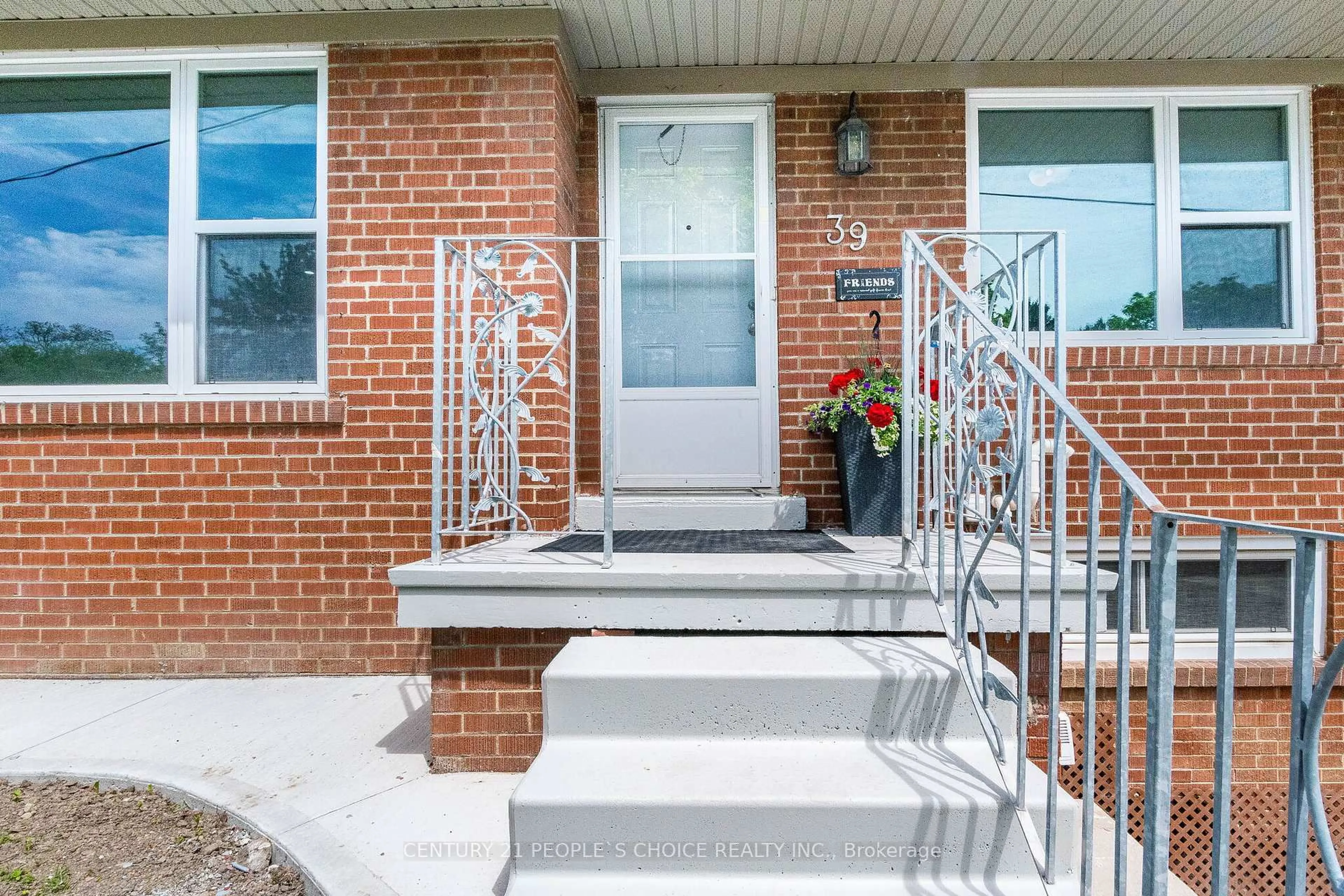 Home with brick exterior material, street for 39 Meadowland Dr, Brampton Ontario L6W 2R5