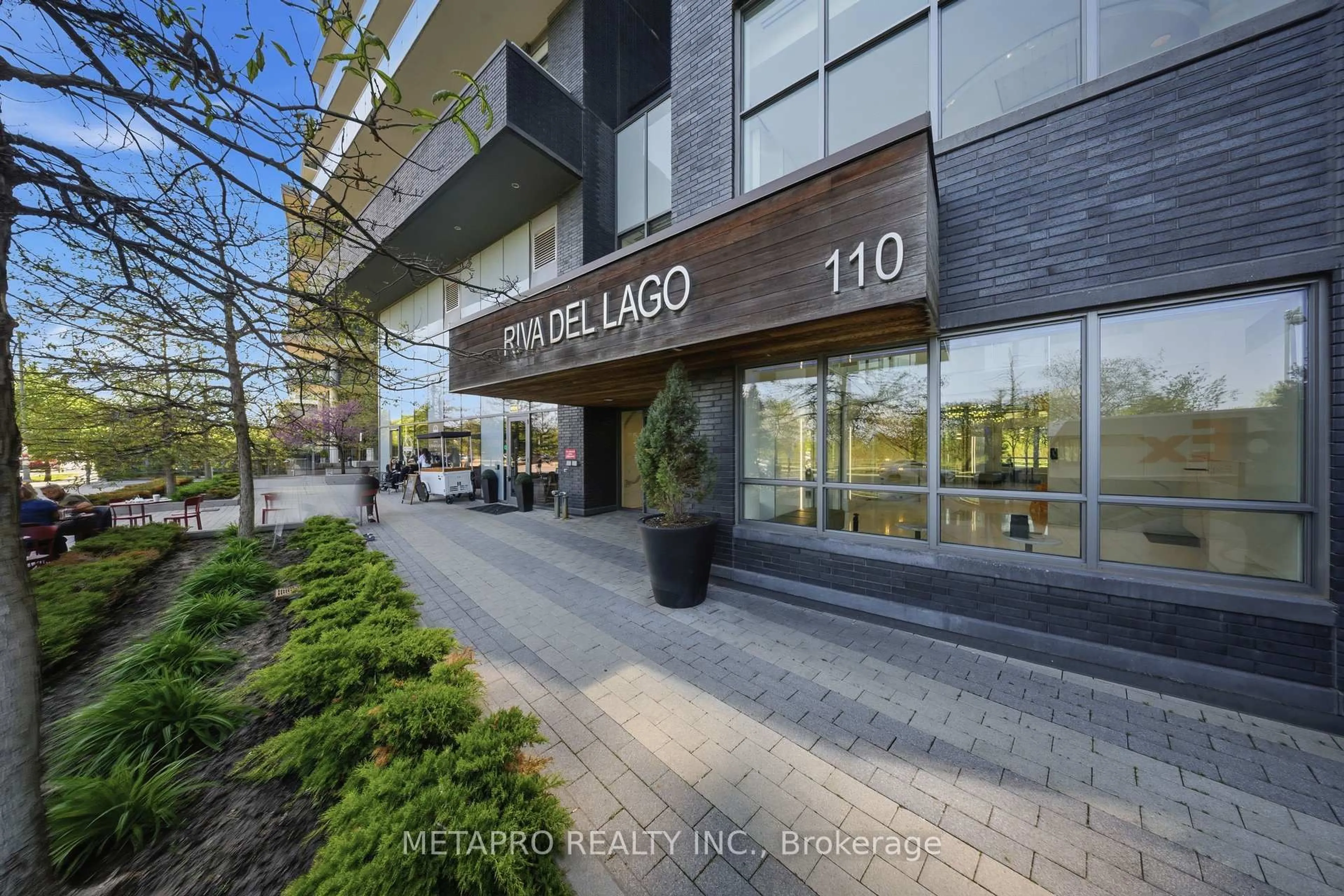Patio, building for 110 Marine Parade Dr #809, Toronto Ontario M8V 0A3