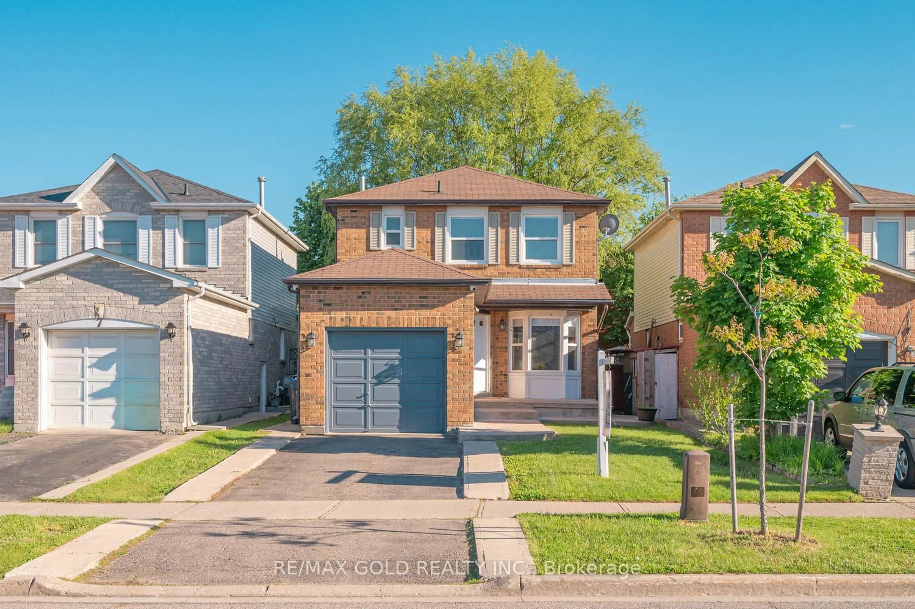 Home with brick exterior material, street for 5 Ravenswood Dr, Brampton Ontario L6Y 3Y5